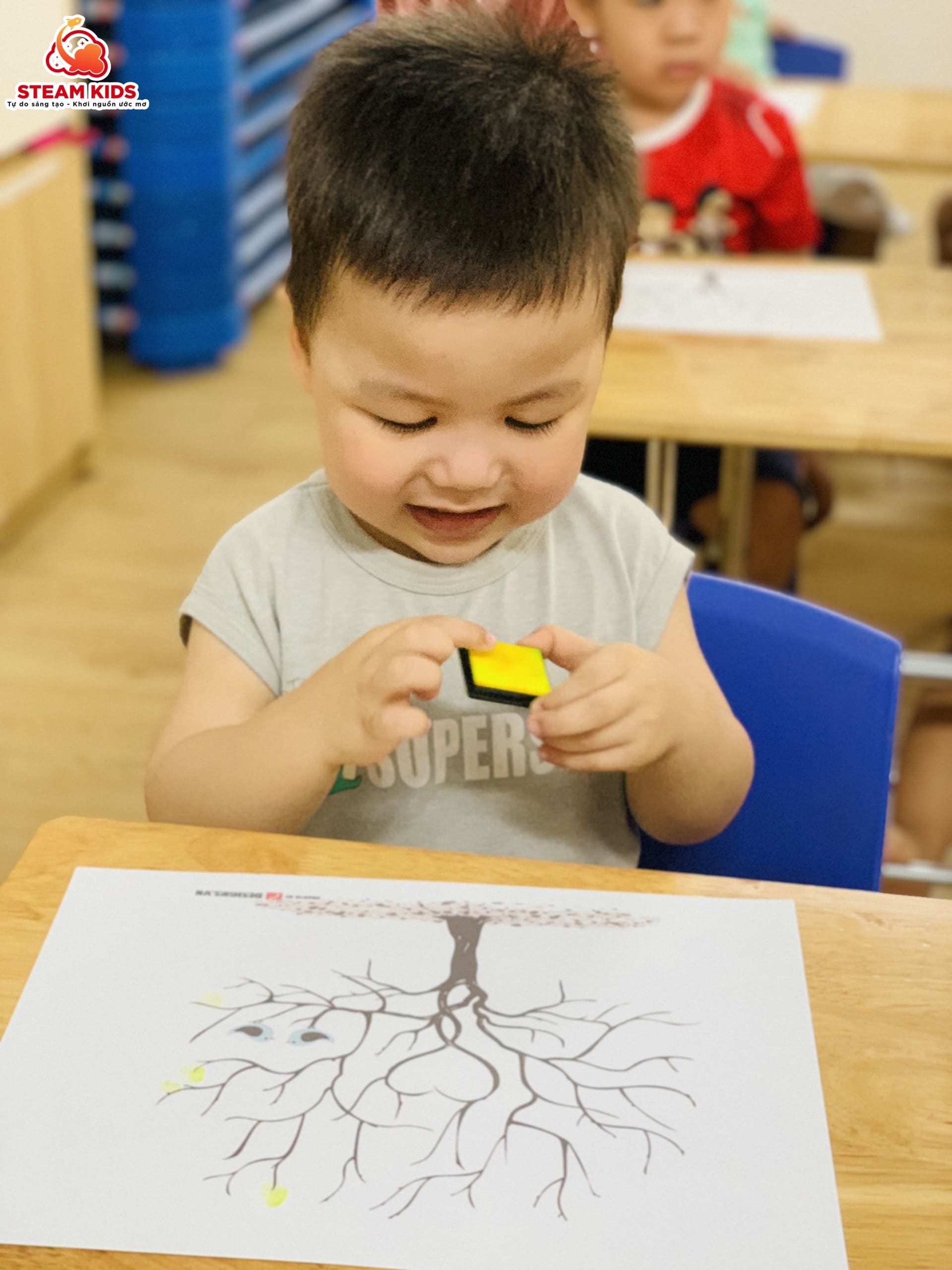 HOẠT ĐỘNG SÁNG TẠO: CÂY HOA BỐN MÙA TỪ DẤU VÂN TAY HOẠT ĐỘNG SÁNG TẠO: CÂY HOA BỐN MÙA TỪ DẤU VÂN TAY - Trường Mầm Non STEAM KIDS