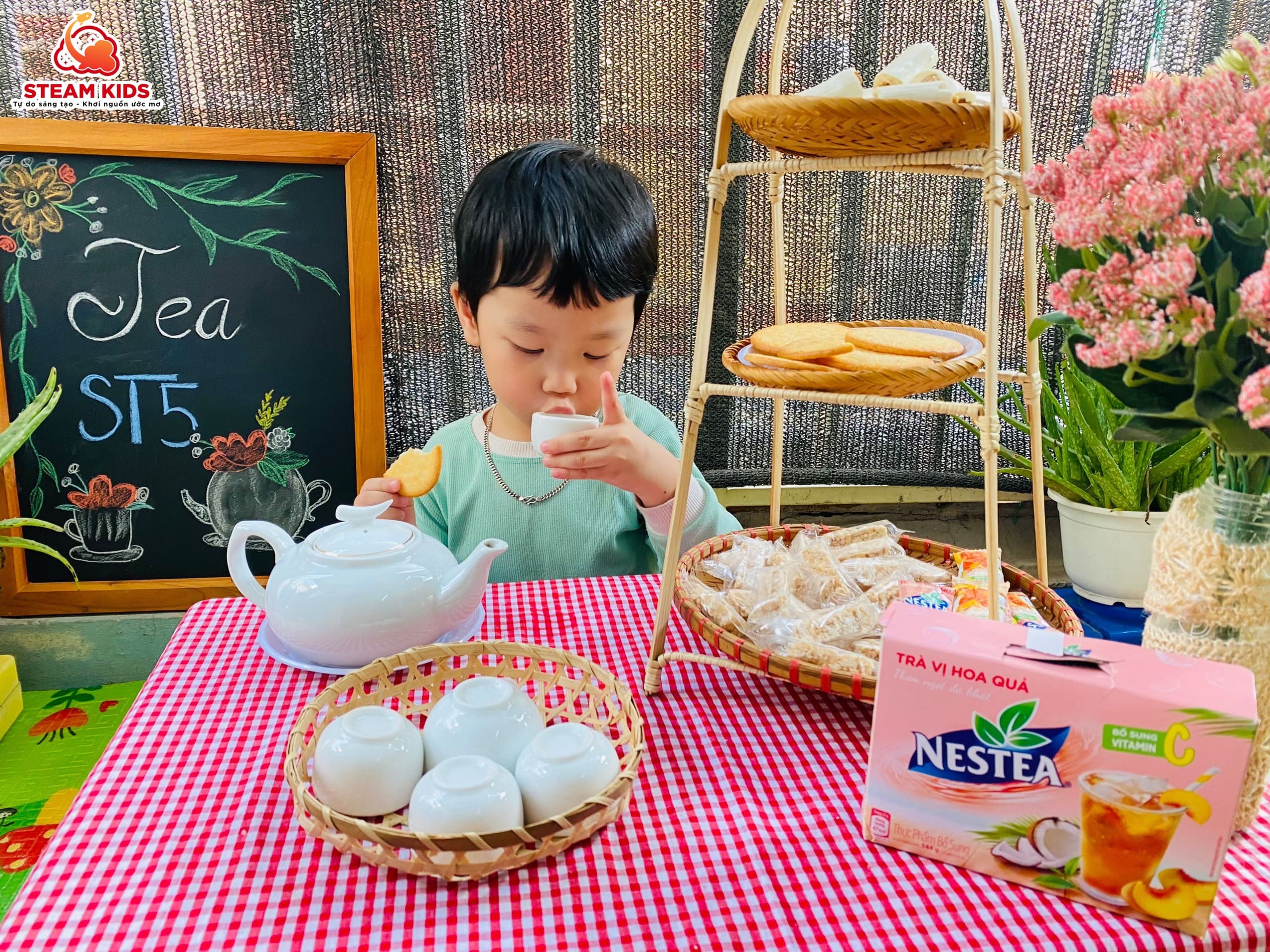 THƯỞNG THỨC TRÀ CHIỀU THƯỞNG THỨC TRÀ CHIỀU - Trường Mầm Non STEAM KIDS
