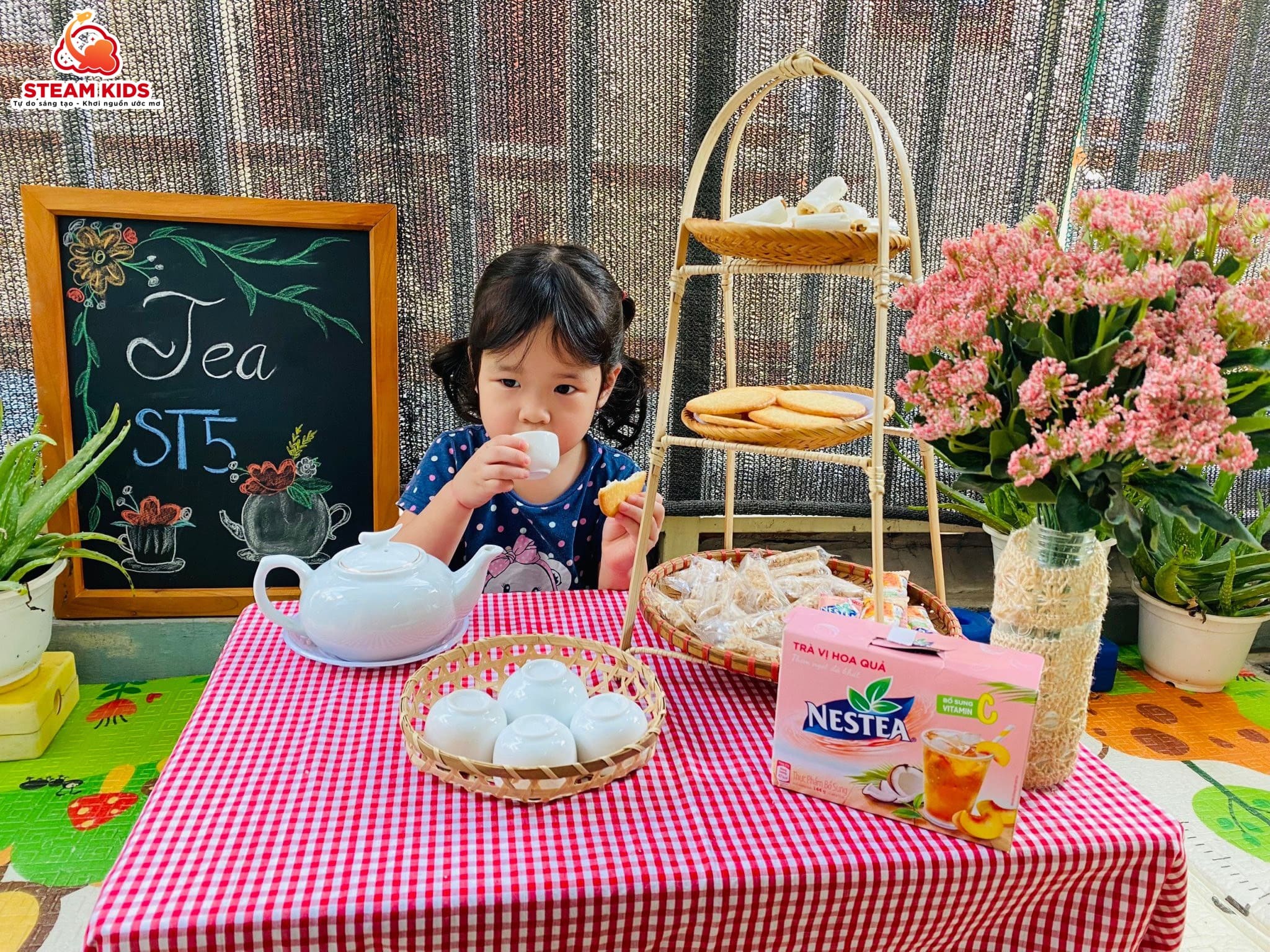 THƯỞNG THỨC TRÀ CHIỀU THƯỞNG THỨC TRÀ CHIỀU - Trường Mầm Non STEAM KIDS