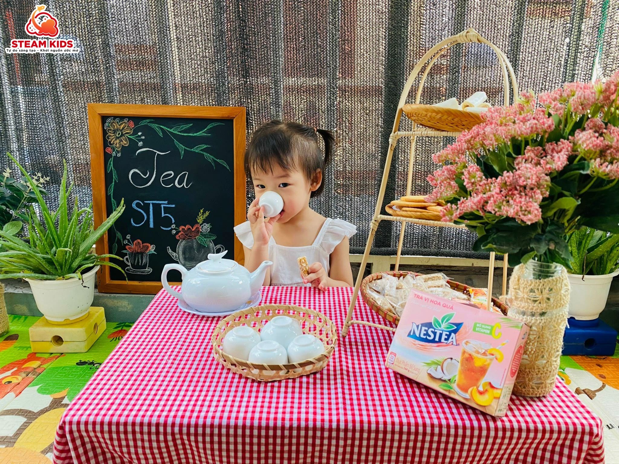THƯỞNG THỨC TRÀ CHIỀU THƯỞNG THỨC TRÀ CHIỀU - Trường Mầm Non STEAM KIDS