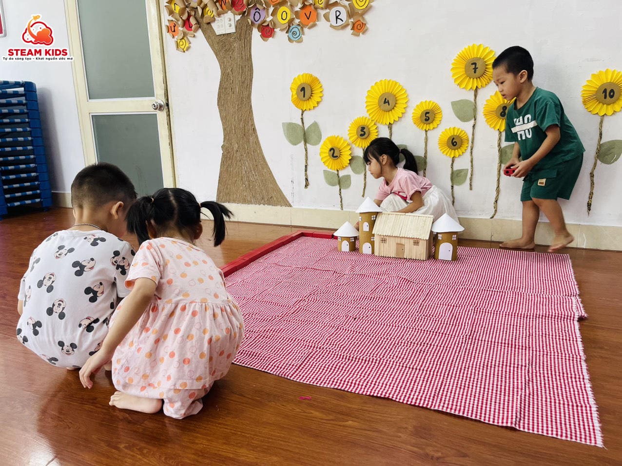 HOẠT ĐỘNG GÓC XÂY DỰNG: NGÔI TRƯỜNG CỦA BÉ HOẠT ĐỘNG GÓC XÂY DỰNG: NGÔI TRƯỜNG CỦA BÉ - Trường Mầm Non STEAM KIDS