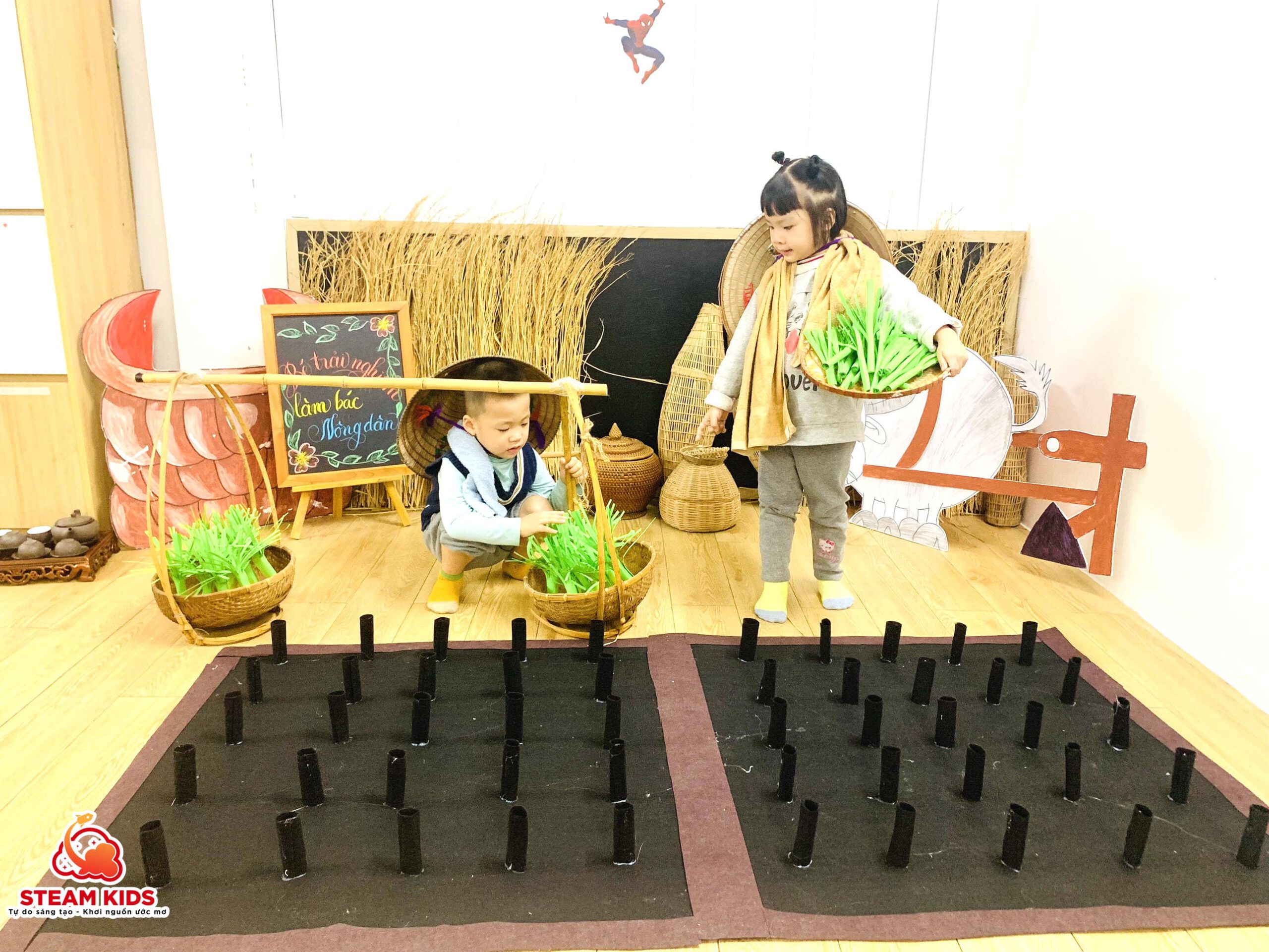 BÉ TRẢI NGHIỆM LÀM BÁC NÔNG DÂN BÉ TRẢI NGHIỆM LÀM BÁC NÔNG DÂN - Trường Mầm Non STEAM KIDS