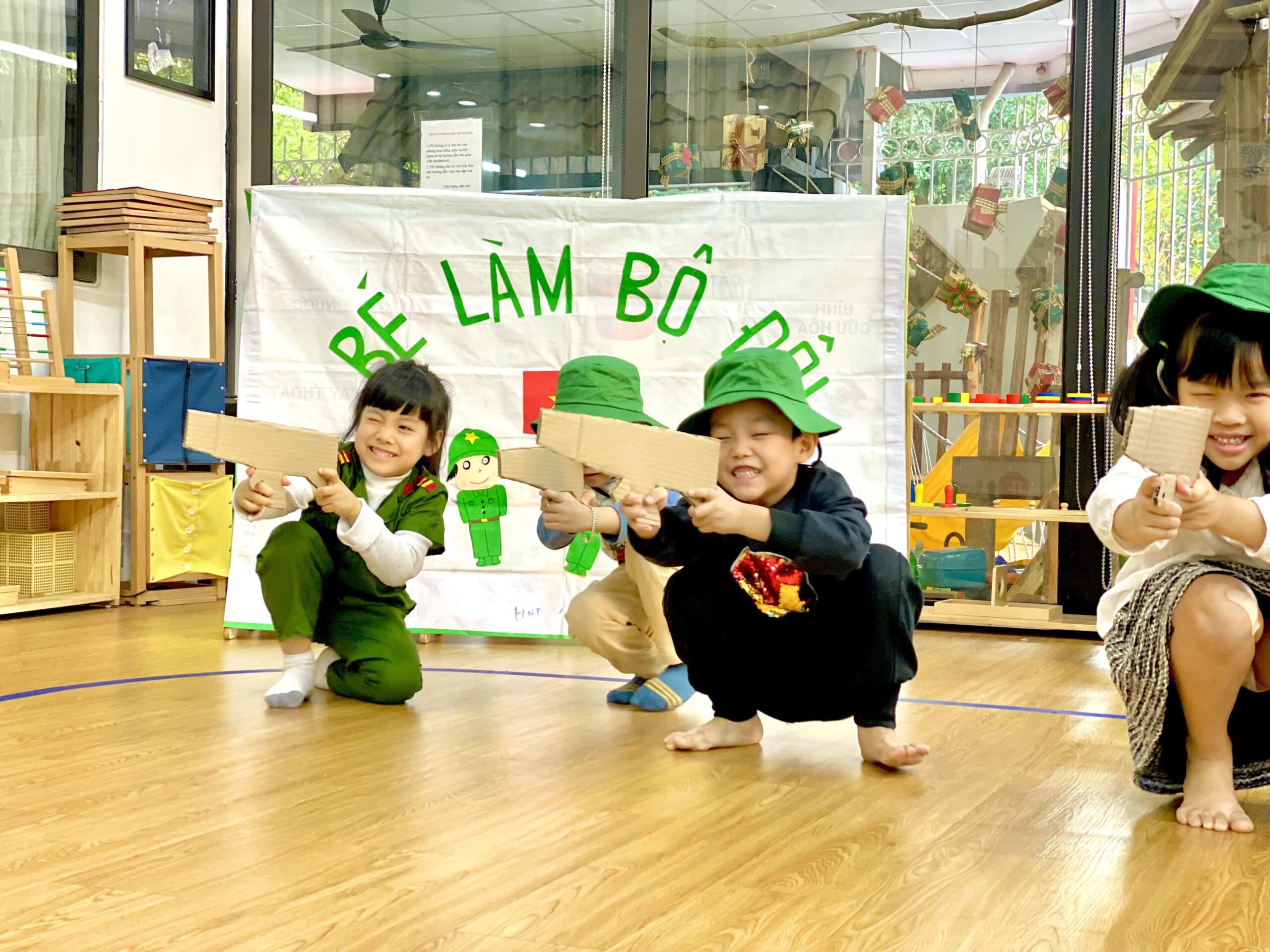 KỸ NĂNG SỐNG: BÉ LÀM CHÚ BỘ ĐỘI KỸ NĂNG SỐNG: BÉ LÀM CHÚ BỘ ĐỘI - Trường Mầm Non STEAM KIDS