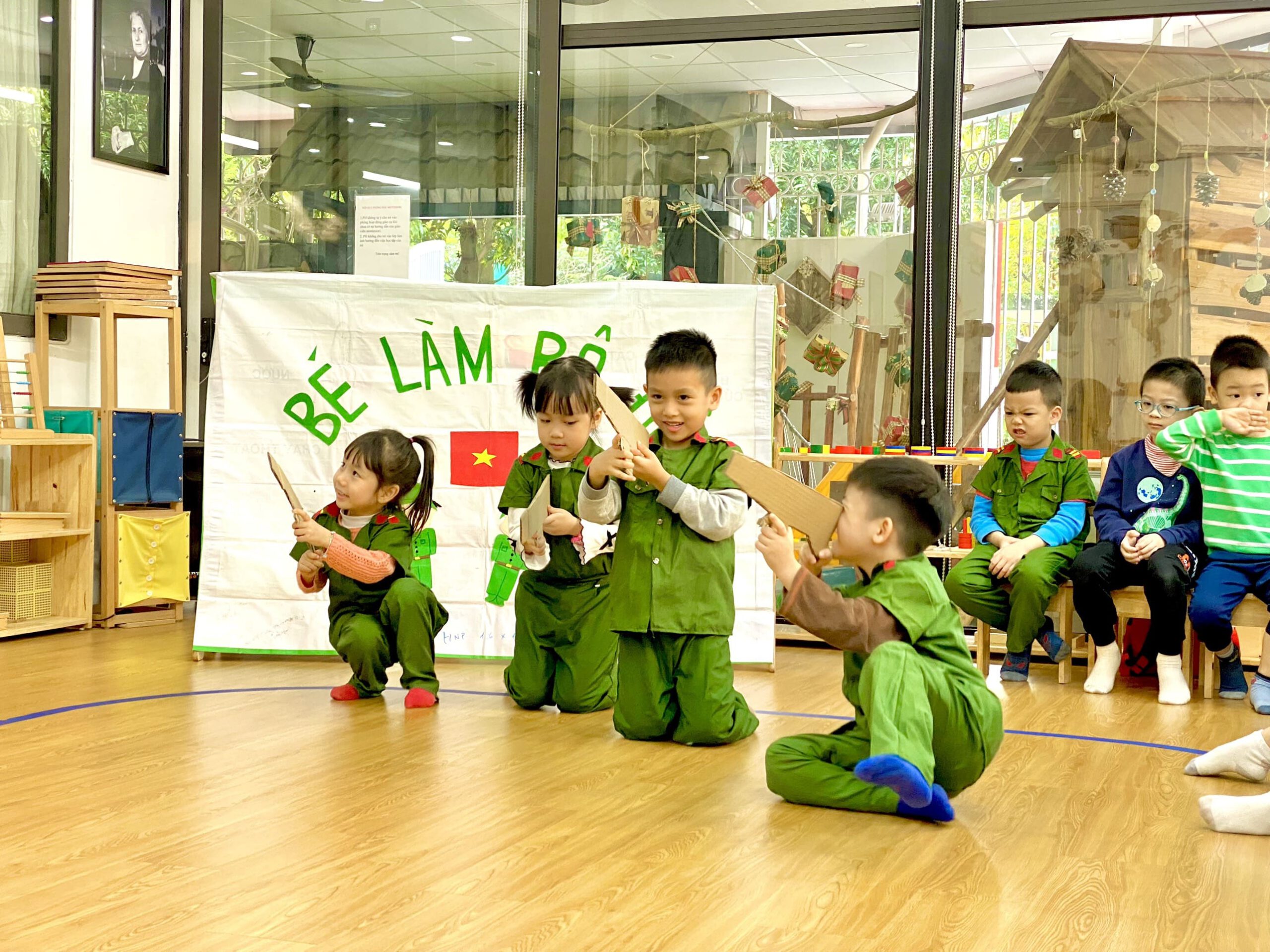 KỸ NĂNG SỐNG: BÉ LÀM CHÚ BỘ ĐỘI KỸ NĂNG SỐNG: BÉ LÀM CHÚ BỘ ĐỘI - Trường Mầm Non STEAM KIDS