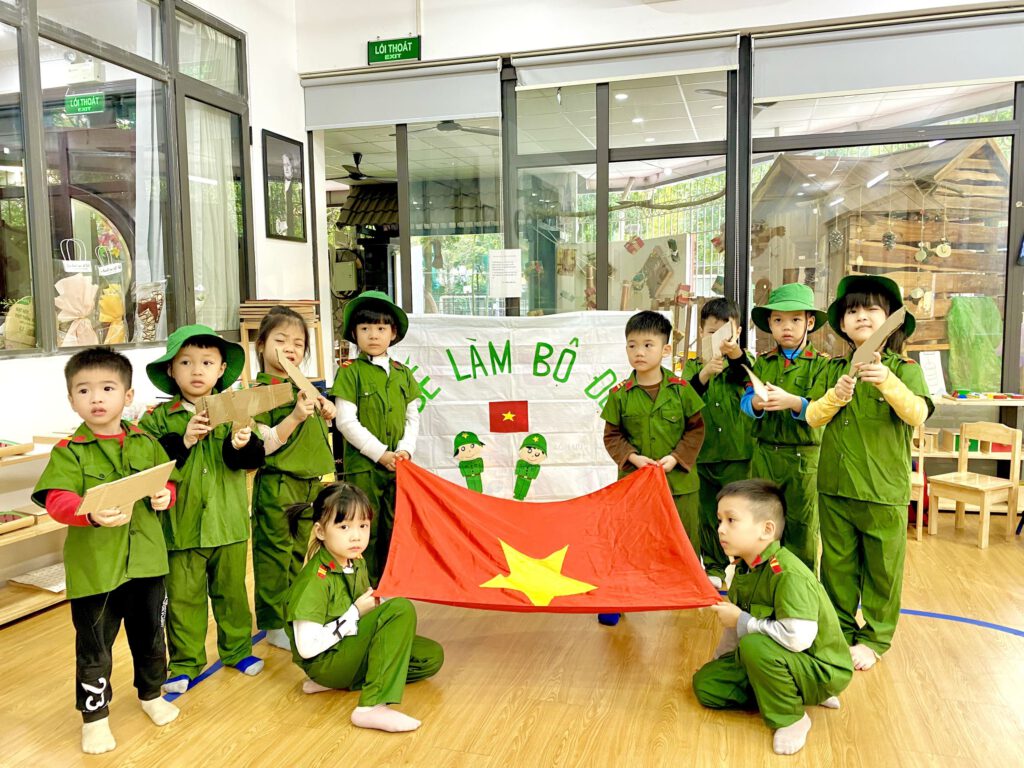 KỸ NĂNG SỐNG: BÉ LÀM CHÚ BỘ ĐỘI KỸ NĂNG SỐNG: BÉ LÀM CHÚ BỘ ĐỘI - Trường Mầm Non STEAM KIDS