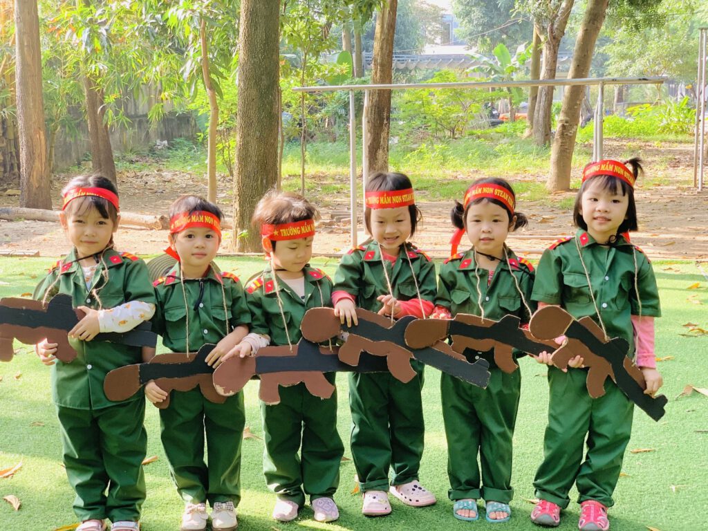 MỘT NGÀY LÀM CHÚ BỘ ĐỘI - Trường Mầm Non STEAM KIDS