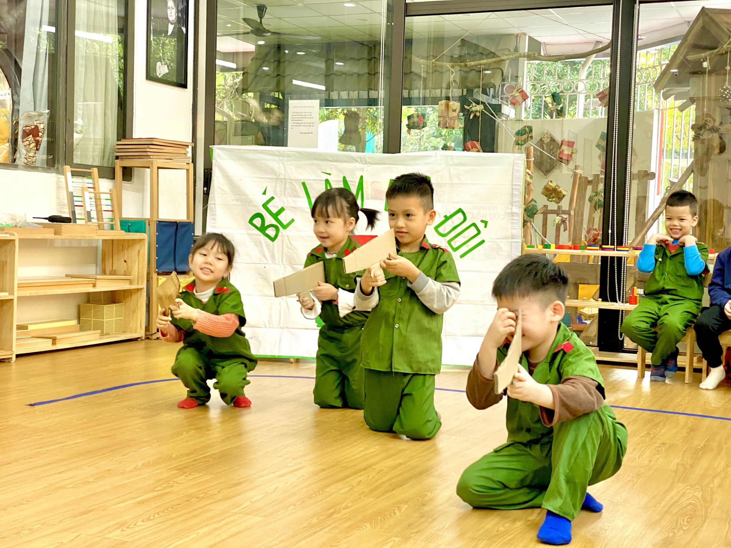 KỸ NĂNG SỐNG: BÉ LÀM CHÚ BỘ ĐỘI KỸ NĂNG SỐNG: BÉ LÀM CHÚ BỘ ĐỘI - Trường Mầm Non STEAM KIDS
