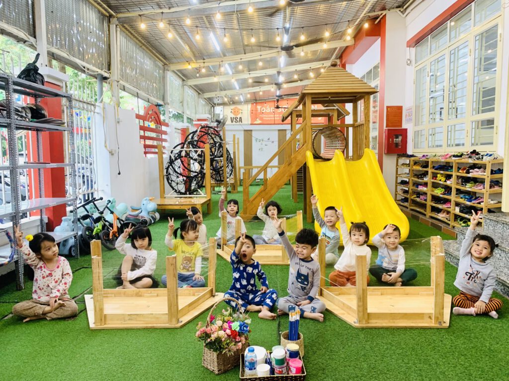 HOẠT ĐỘNG SÁNG TẠO: SÁNG TẠO TRANH TỪ MÀU NƯỚC HOẠT ĐỘNG SÁNG TẠO: SÁNG TẠO TRANH TỪ MÀU NƯỚC - Trường Mầm Non STEAM KIDS