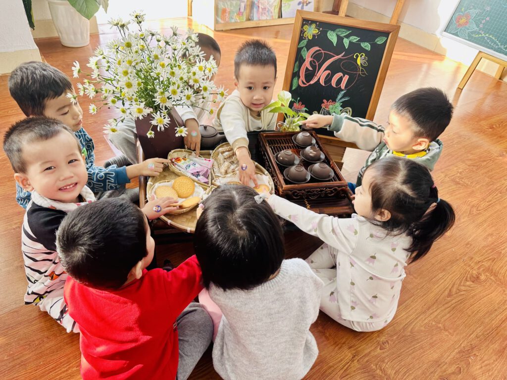 HOẠT ĐỘNG TRẢI NGHIỆM: THƯỞNG THỨC TRÀ CHIỀU - Trường Mầm Non STEAM KIDS