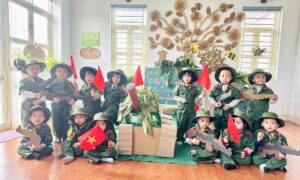 TRẢI NGHIỆM: BỮA CƠM HÀNH QUÂN VỚI CƠM NẮM MUỐI VỪNG - Trường Mầm Non STEAM KIDS