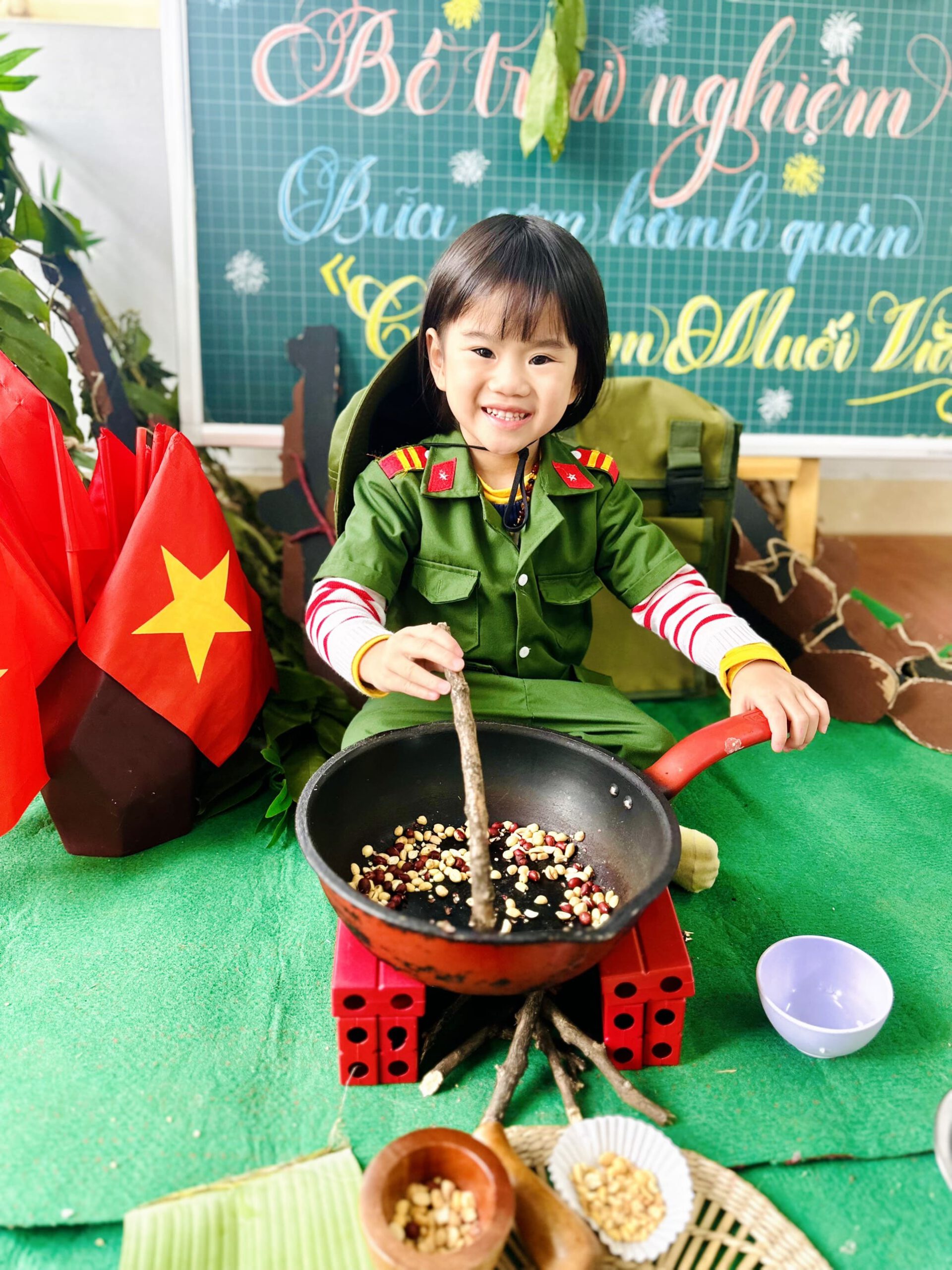 TRẢI NGHIỆM: BỮA CƠM HÀNH QUÂN VỚI CƠM NẮM MUỐI VỪNG - Trường Mầm Non STEAM KIDS