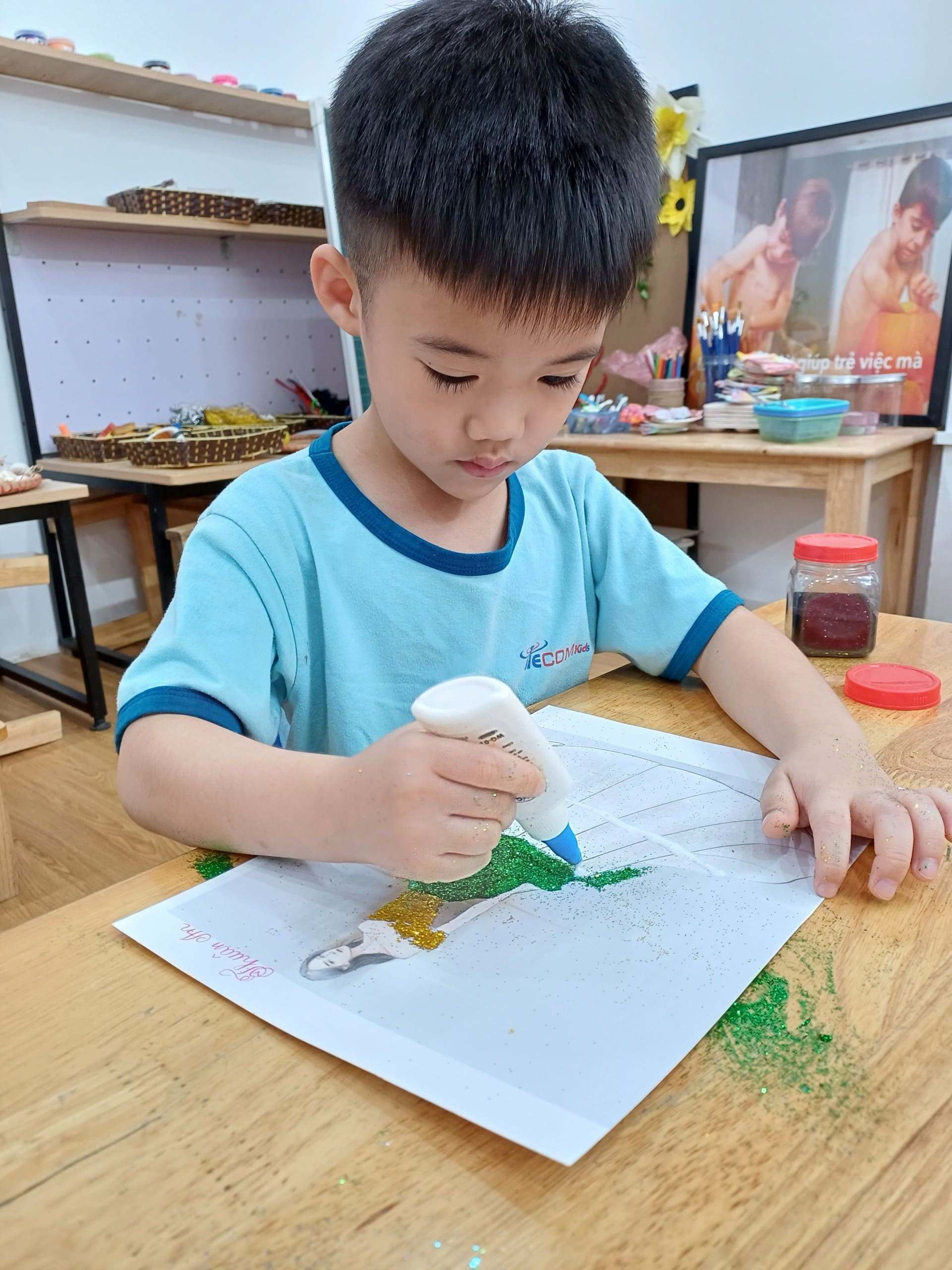 MỸ THUẬT SÁNG TẠO: THIẾT KẾ THỜI TRANG MỸ THUẬT SÁNG TẠO: THIẾT KẾ THỜI TRANG - Trường Mầm Non STEAM KIDS