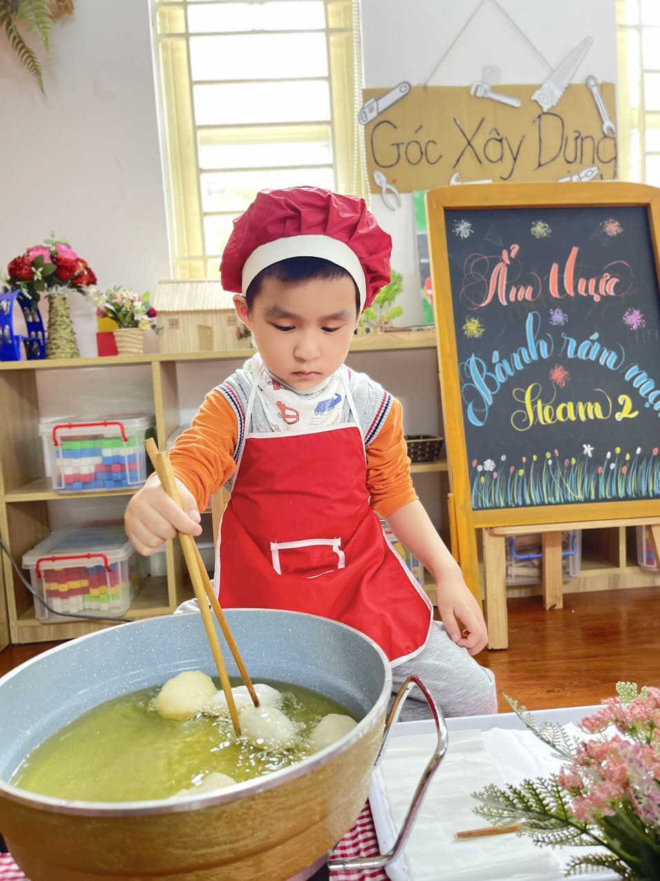 GÓC ẨM THỰC: LÀM BÁNH RÁN MẶN GÓC ẨM THỰC: LÀM BÁNH RÁN MẶN - Trường Mầm Non STEAM KIDS