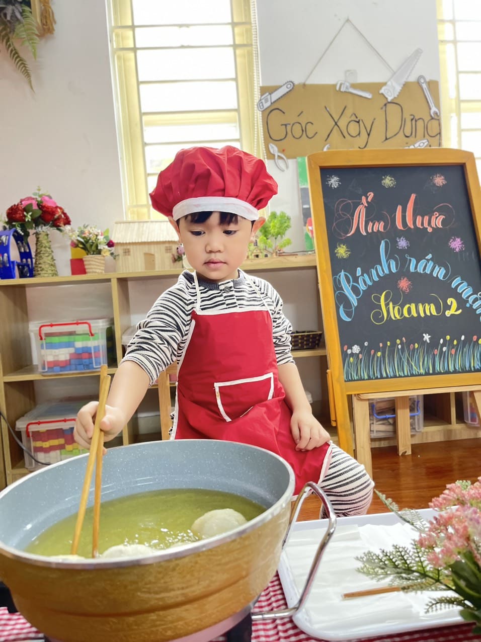 GÓC ẨM THỰC: LÀM BÁNH RÁN MẶN GÓC ẨM THỰC: LÀM BÁNH RÁN MẶN - Trường Mầm Non STEAM KIDS