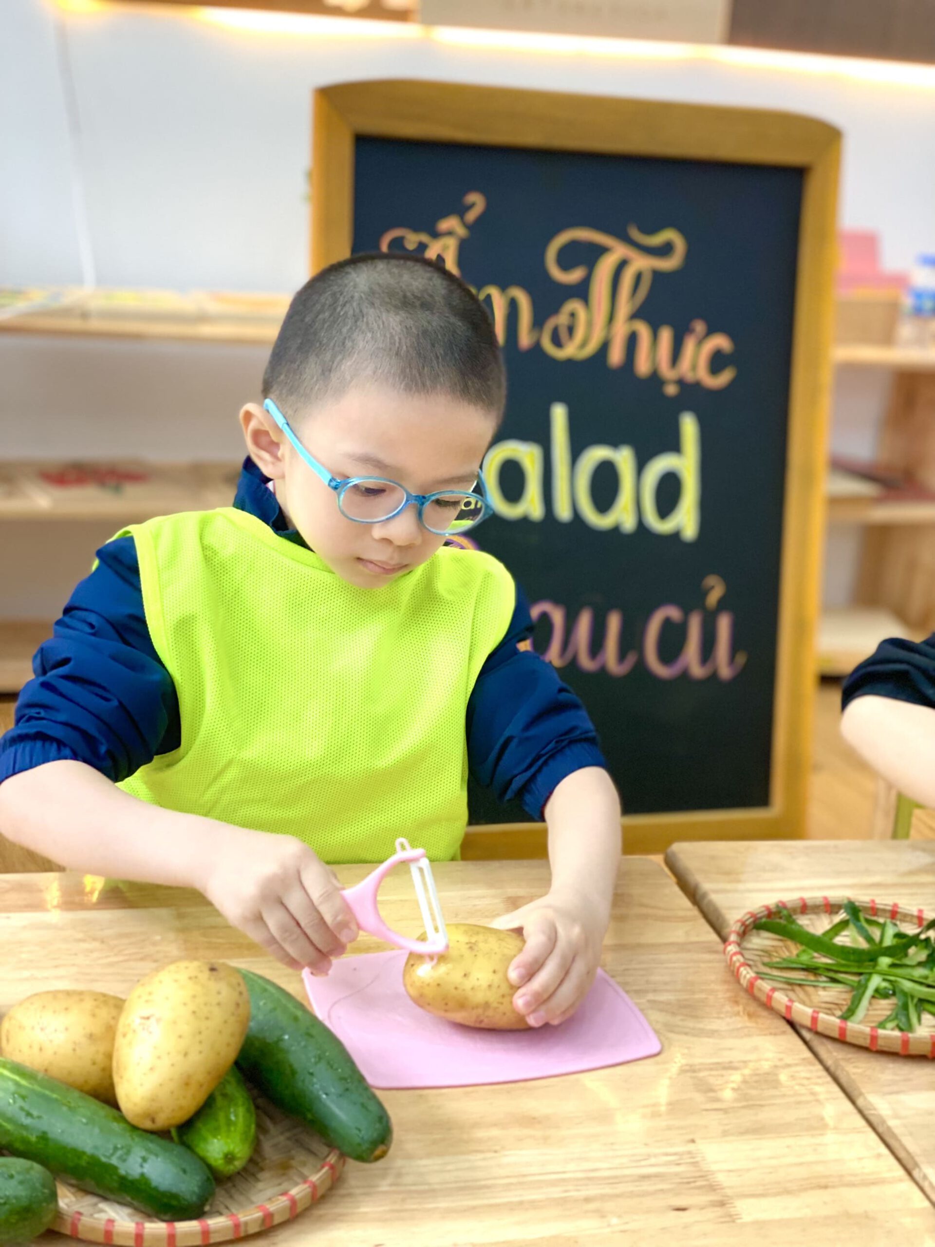 ẨM THỰC: SALAD RAU CỦ - Trường Mầm Non STEAM KIDS
