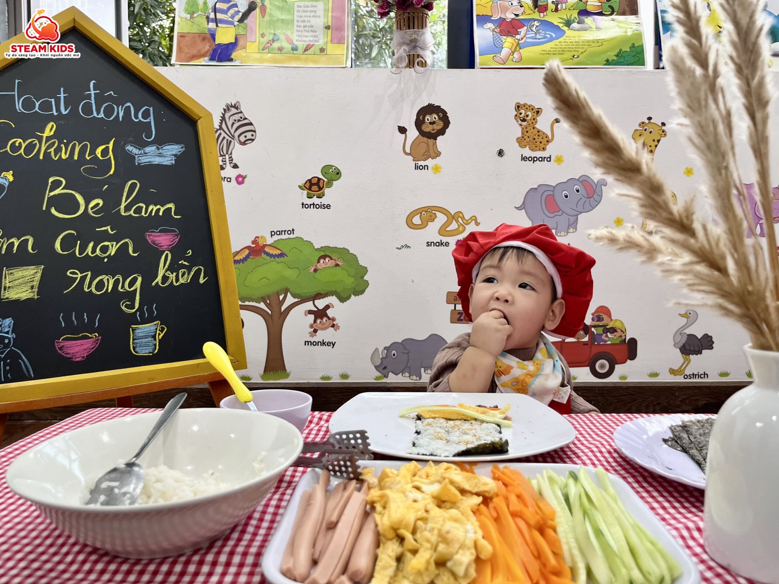 ẨM THỰC: CƠM CUỘN RONG BIỂN ẨM THỰC: CƠM CUỘN RONG BIỂN - Trường Mầm Non STEAM KIDS