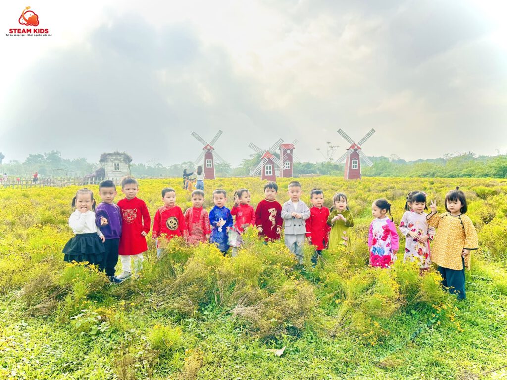 CÁC EM BÉ STEAM TỎA SÁNG BÊN THẢO NGUYÊN HOA - Trường Mầm Non STEAM KIDS
