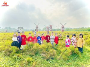 CÁC EM BÉ STEAM TỎA SÁNG BÊN THẢO NGUYÊN HOA - Trường Mầm Non STEAM KIDS