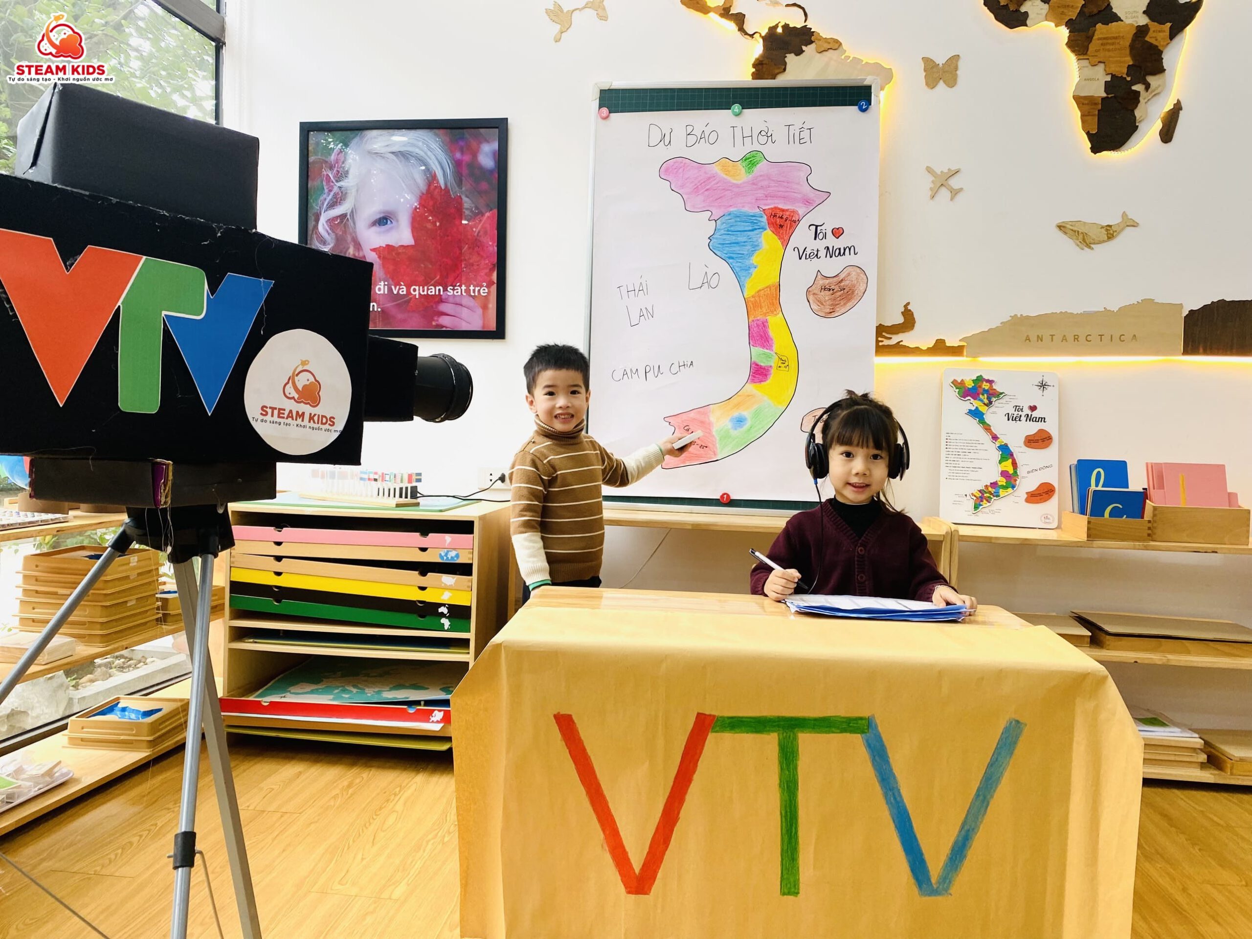 HOẠT ĐỘNG TRẢI NGHIỆM: BÉ LÀM BIÊN TẬP VIÊN HOẠT ĐỘNG TRẢI NGHIỆM: BÉ LÀM BIÊN TẬP VIÊN - Trường Mầm Non STEAM KIDS