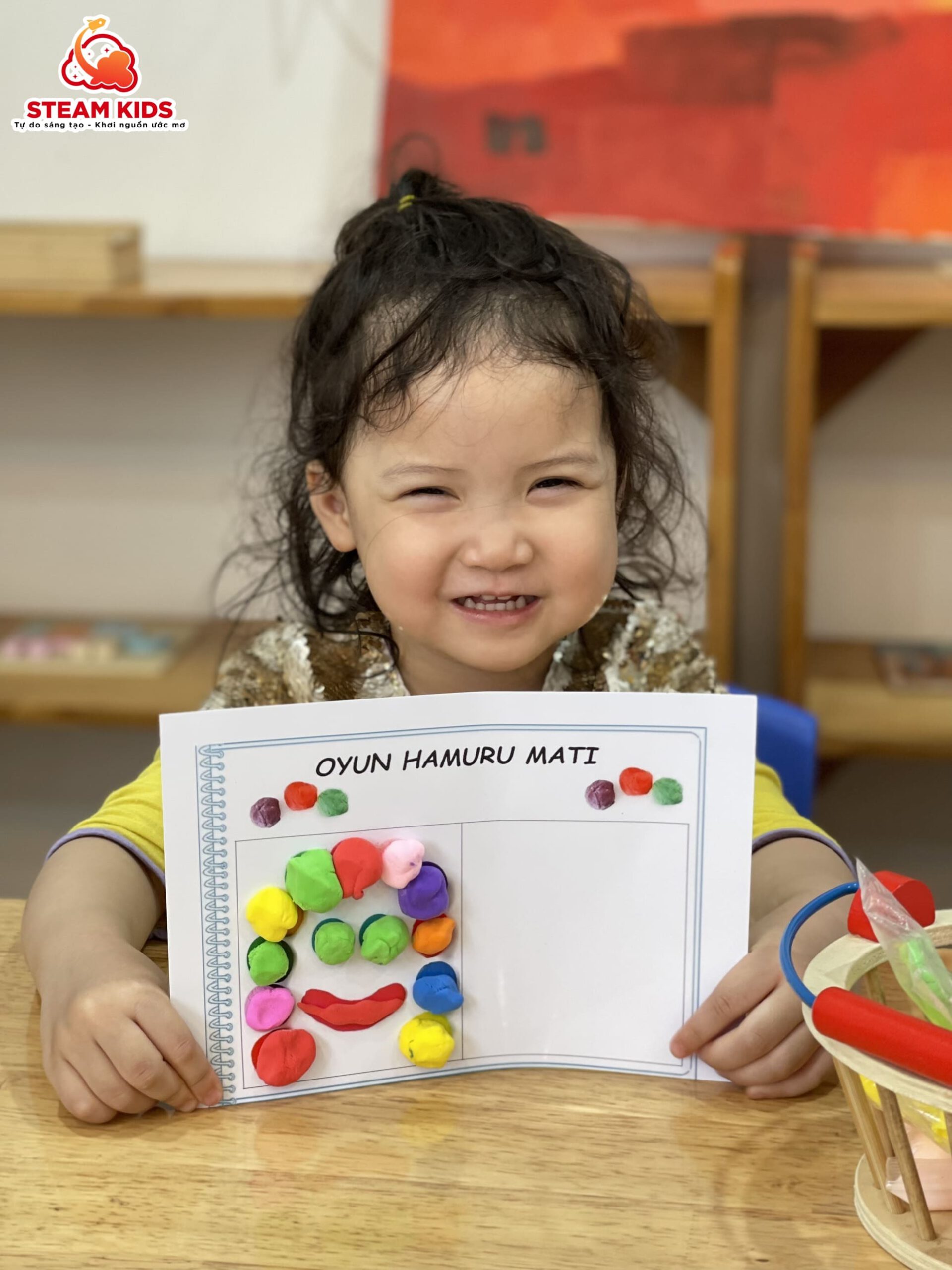 REGGIO: SÁNG TẠO VỚI ĐẤT SÉT KHÔ REGGIO: SÁNG TẠO VỚI ĐẤT SÉT KHÔ - Trường Mầm Non STEAM KIDS