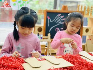 HOẠT ĐỘNG TRẢI NGHIỆM: BÉ LÀM TIỆM NAILS - Trường Mầm Non STEAM KIDS