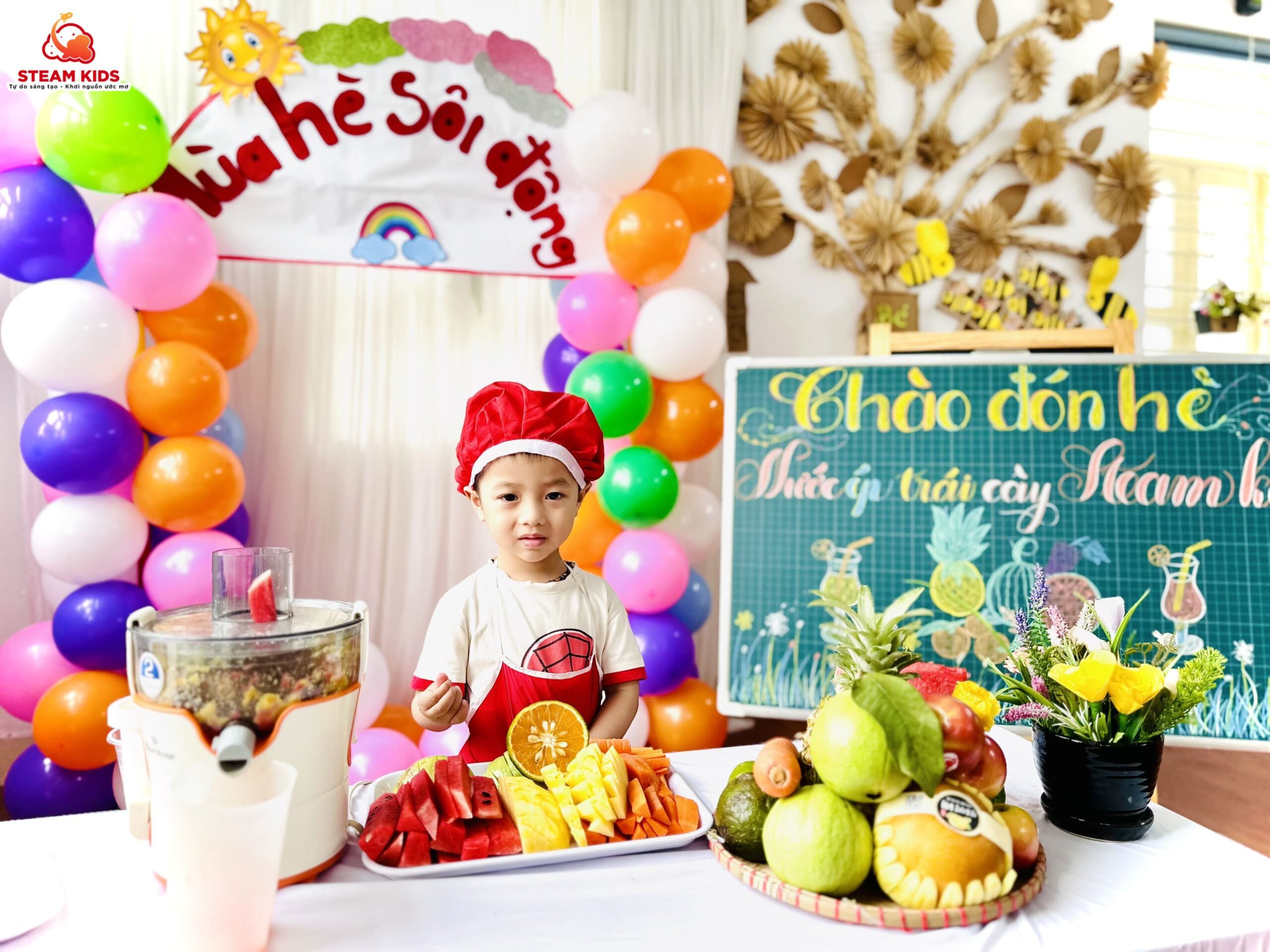CHÀO ĐÓN HÈ SÔI ĐỘNG CÙNG NƯỚC ÉP TRÁI CÂY CHÀO ĐÓN HÈ SÔI ĐỘNG CÙNG NƯỚC ÉP TRÁI CÂY - Trường Mầm Non STEAM KIDS