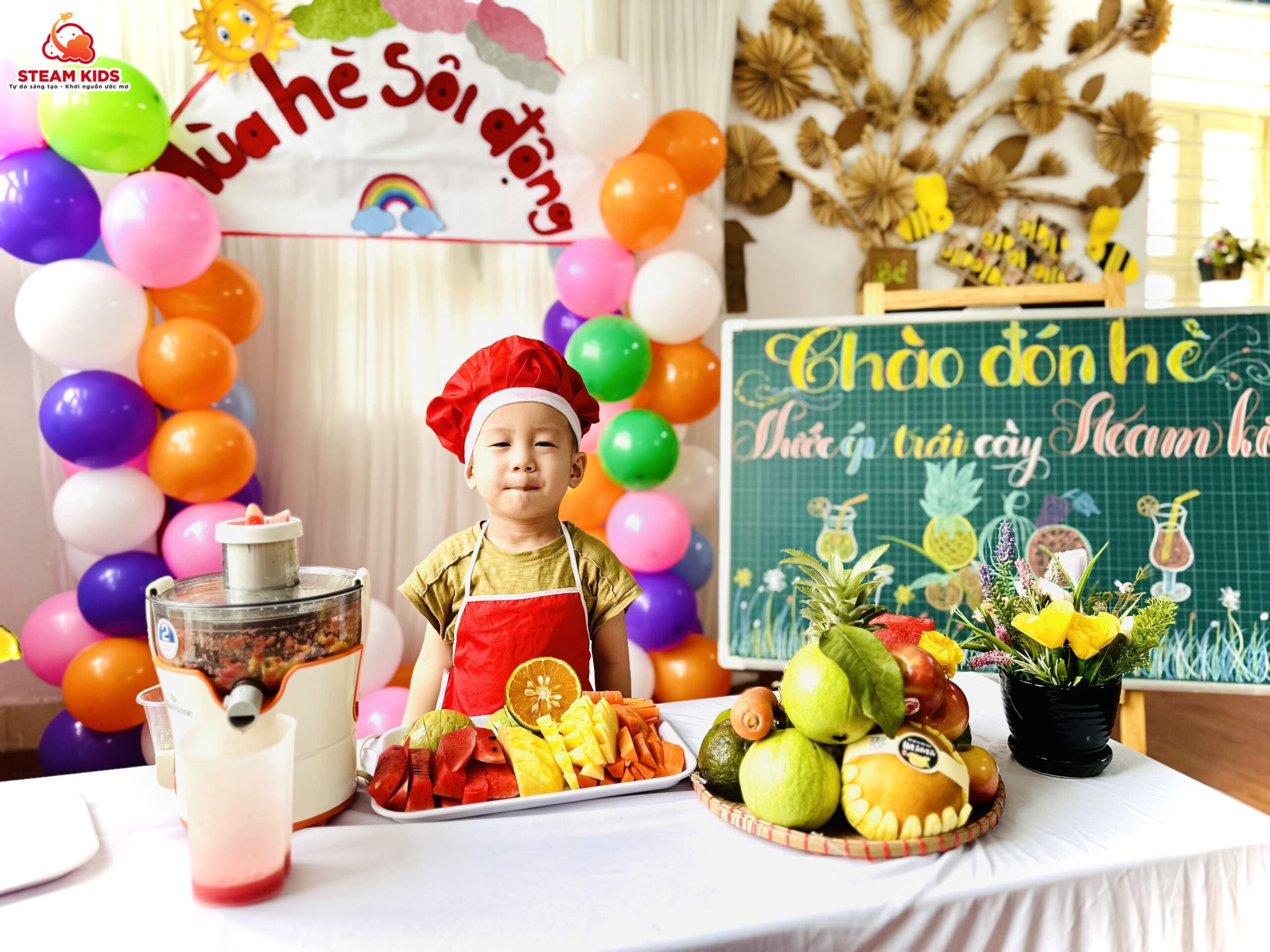 CHÀO ĐÓN HÈ SÔI ĐỘNG CÙNG NƯỚC ÉP TRÁI CÂY CHÀO ĐÓN HÈ SÔI ĐỘNG CÙNG NƯỚC ÉP TRÁI CÂY - Trường Mầm Non STEAM KIDS