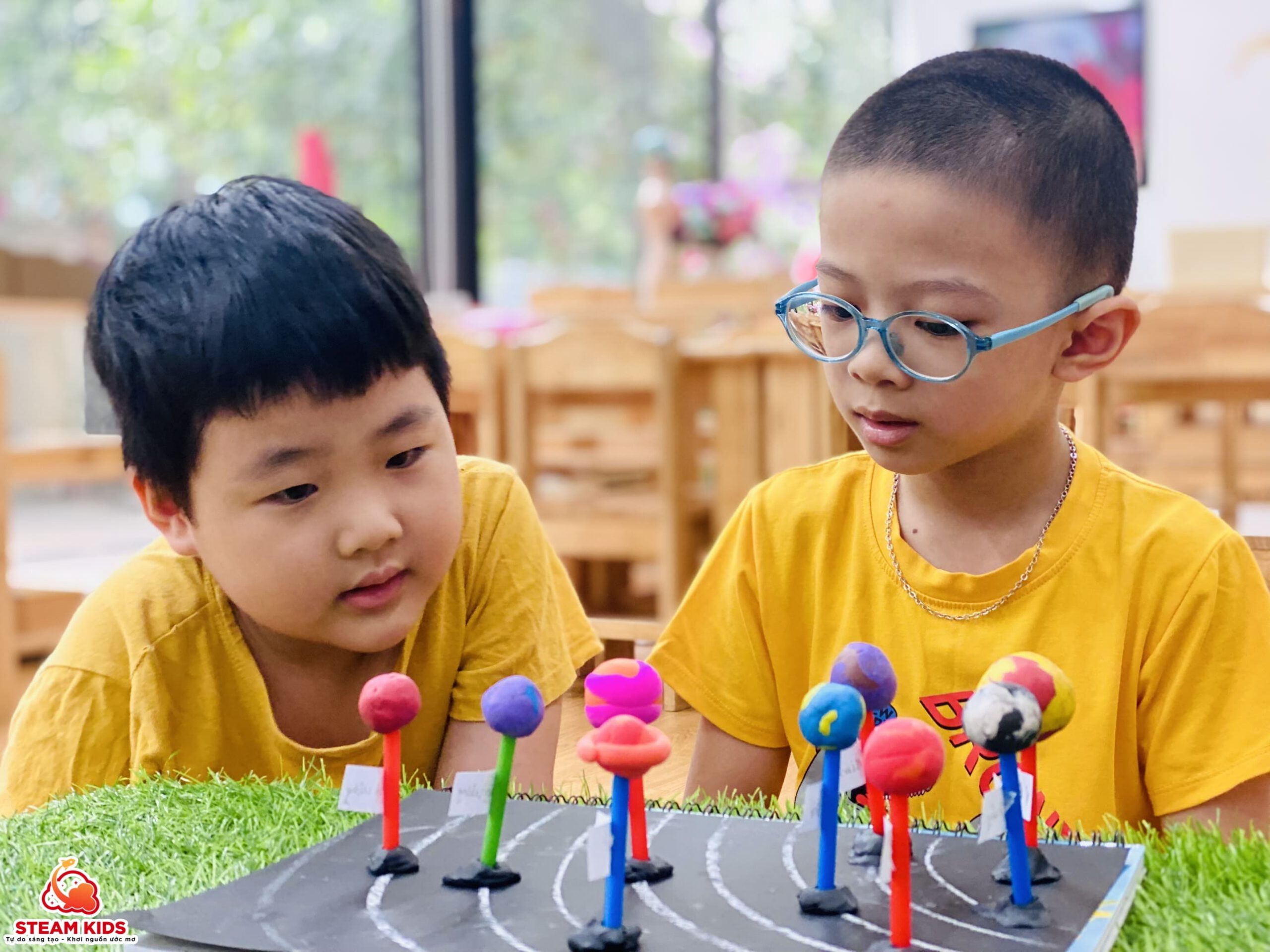 ĐỊA LÝ: KHÁM PHÁ HỆ MẶT TRỜI - Trường Mầm Non STEAM KIDS