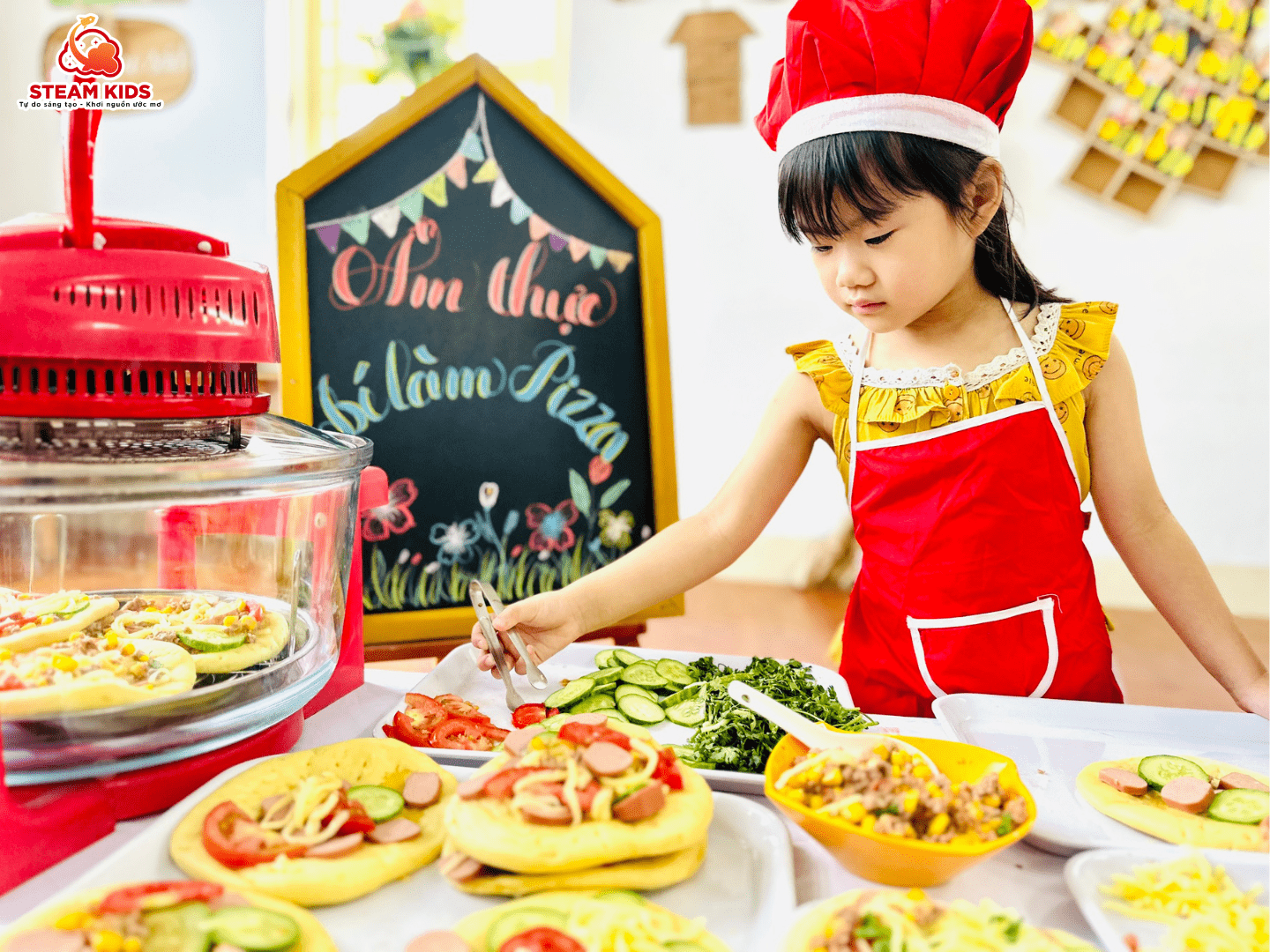 HOẠT ĐỘNG TRẢI NGHIỆM: “BÉ LÀM BÁNH PIZZA” HOẠT ĐỘNG TRẢI NGHIỆM: “BÉ LÀM BÁNH PIZZA” - Trường Mầm Non STEAM KIDS