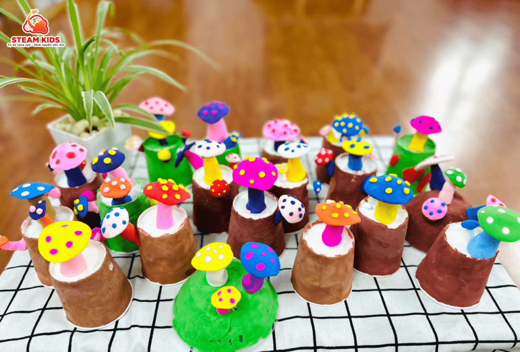 LÀM CÂY NẤM TỪ ĐẤT NẶN LÀM CÂY NẤM TỪ ĐẤT NẶN - Trường Mầm Non STEAM KIDS