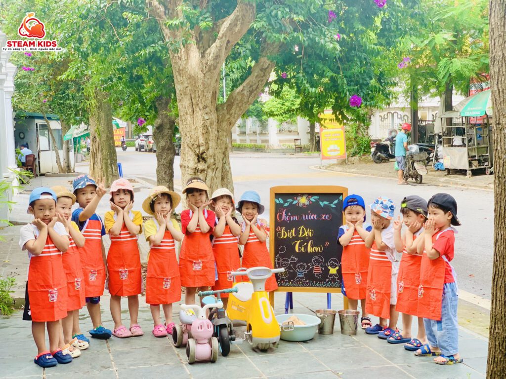 “TIỆM RỬA XE CỦA BIỆT ĐỘI TÍ HON STEAM KIDS” “TIỆM RỬA XE CỦA BIỆT ĐỘI TÍ HON STEAM KIDS” - Trường Mầm Non STEAM KIDS