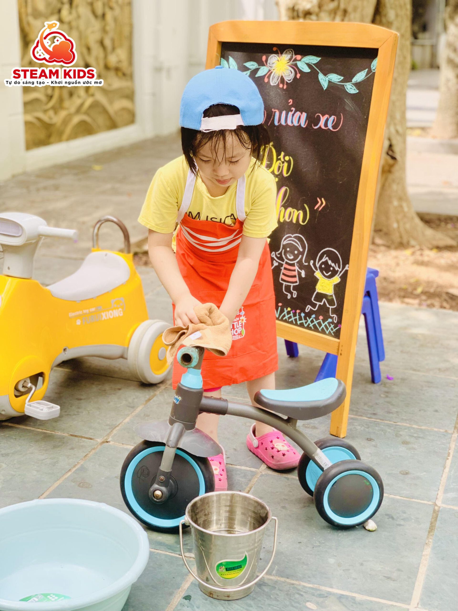 “TIỆM RỬA XE CỦA BIỆT ĐỘI TÍ HON STEAM KIDS” “TIỆM RỬA XE CỦA BIỆT ĐỘI TÍ HON STEAM KIDS” - Trường Mầm Non STEAM KIDS