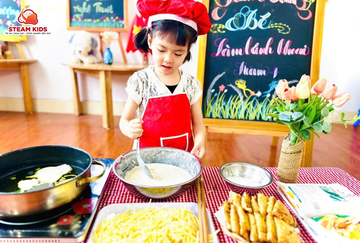 HOẠT ĐỘNG TRẢI NGHIỆM: “BÉ TẬP LÀM BÁNH KHOAI” - Trường Mầm Non STEAM KIDS