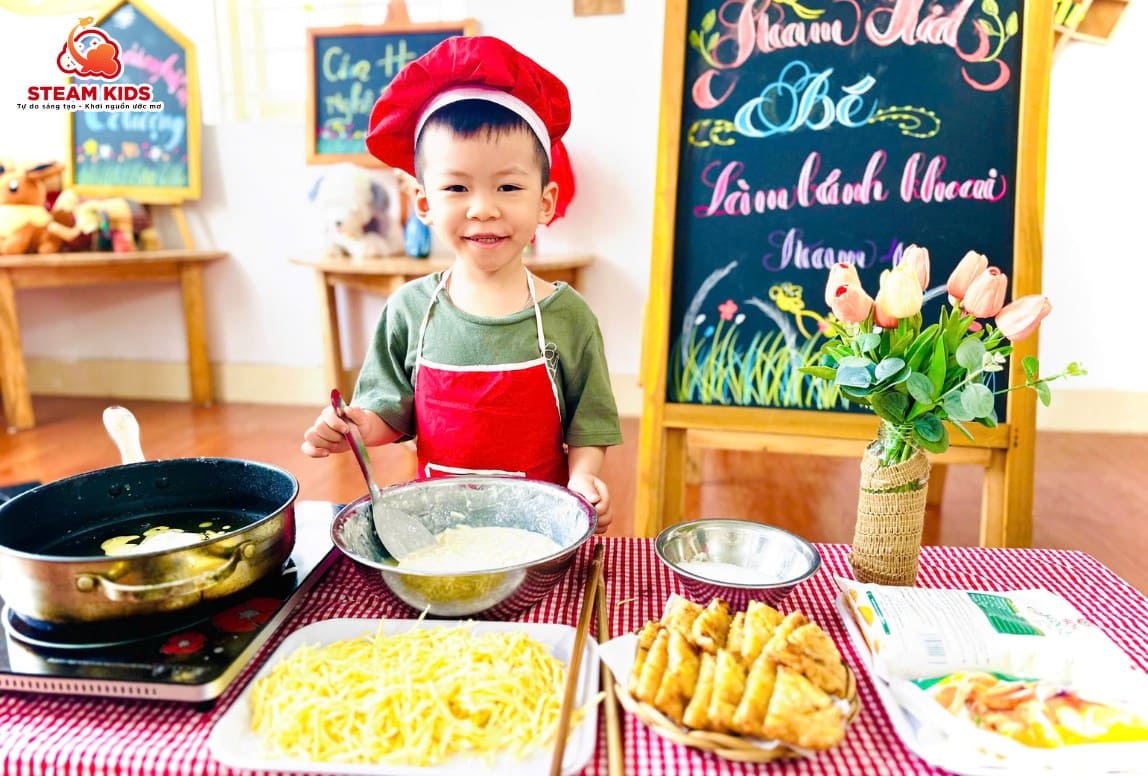 HOẠT ĐỘNG TRẢI NGHIỆM: “BÉ TẬP LÀM BÁNH KHOAI” - Trường Mầm Non STEAM KIDS