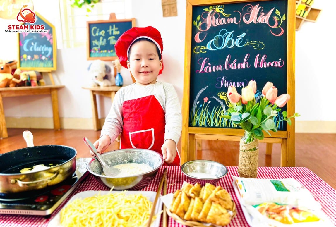 HOẠT ĐỘNG TRẢI NGHIỆM: “BÉ TẬP LÀM BÁNH KHOAI” - Trường Mầm Non STEAM KIDS