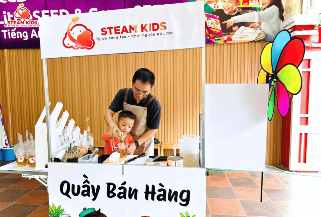 TRẢI NGHIỆM: BÉ TẬP LÀM NHÀ PHA CHẾ ĐỒ UỐNG NÓNG STEAM KIDS TRẢI NGHIỆM: BÉ TẬP LÀM NHÀ PHA CHẾ ĐỒ UỐNG NÓNG STEAM KIDS - Trường Mầm Non STEAM KIDS