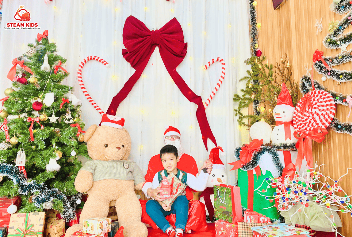 CÙNG STEAM 5 LƯU GIỮ NHỮNG KỶ NIỆM GIÁNG SINH THẬT ĐẸP BÊN NGÔI NHÀ STEAM KIDS - Trường Mầm Non STEAM KIDS