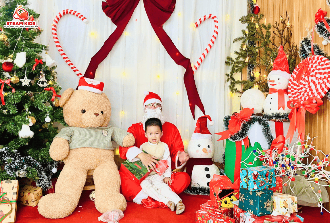 CÙNG STEAM 5 LƯU GIỮ NHỮNG KỶ NIỆM GIÁNG SINH THẬT ĐẸP BÊN NGÔI NHÀ STEAM KIDS - Trường Mầm Non STEAM KIDS