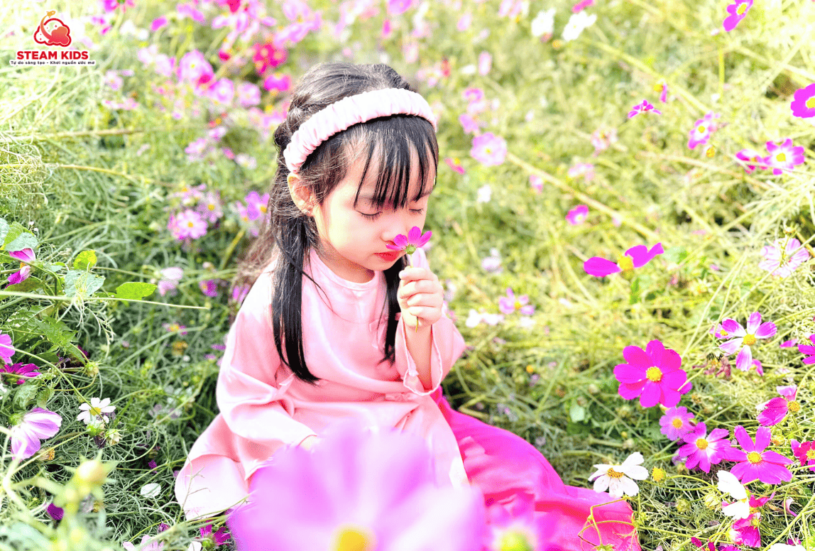 HOẠT ĐỘNG TRẢI NGHIỆM TẠI VƯỜN HOA BÃI ĐÁ SÔNG HỒNG - Trường Mầm Non STEAM KIDS