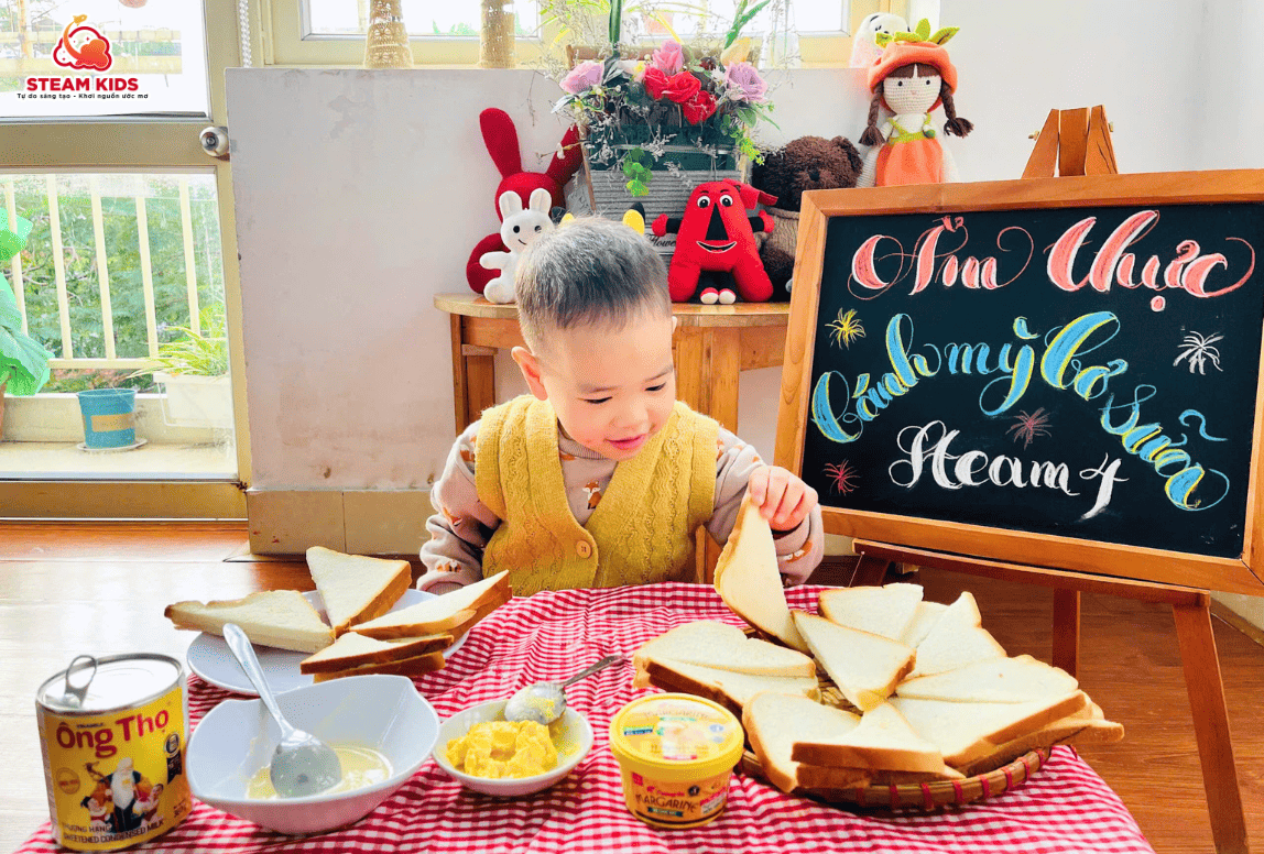 ẨM THỰC: “BÁNH MÌ BƠ SỮA” ẨM THỰC: “BÁNH MÌ BƠ SỮA” - Trường Mầm Non STEAM KIDS