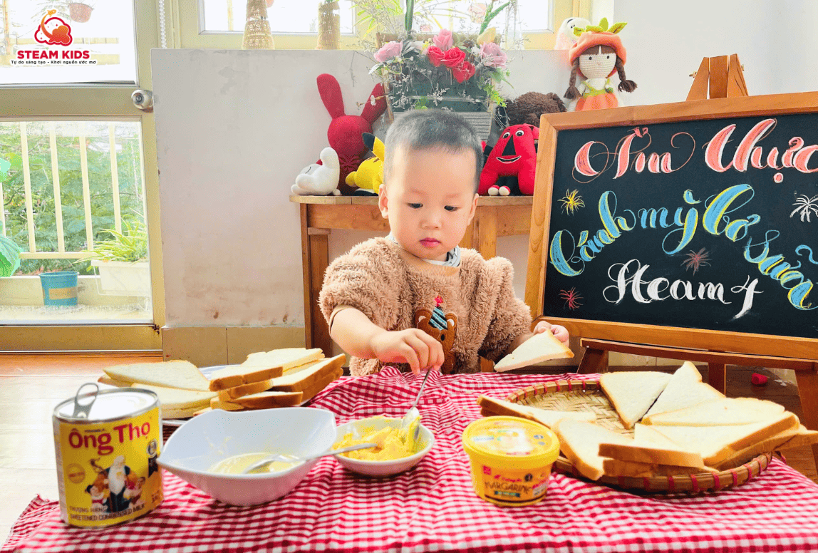 ẨM THỰC: “BÁNH MÌ BƠ SỮA” ẨM THỰC: “BÁNH MÌ BƠ SỮA” - Trường Mầm Non STEAM KIDS
