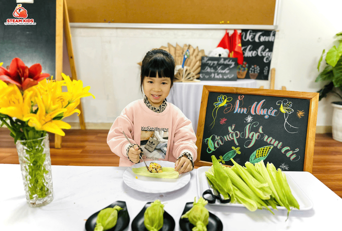 ẨM THỰC: “BÉ LÀM MÓN XÔI NẾP NGÔ RAU CỦ” - Trường Mầm Non STEAM KIDS