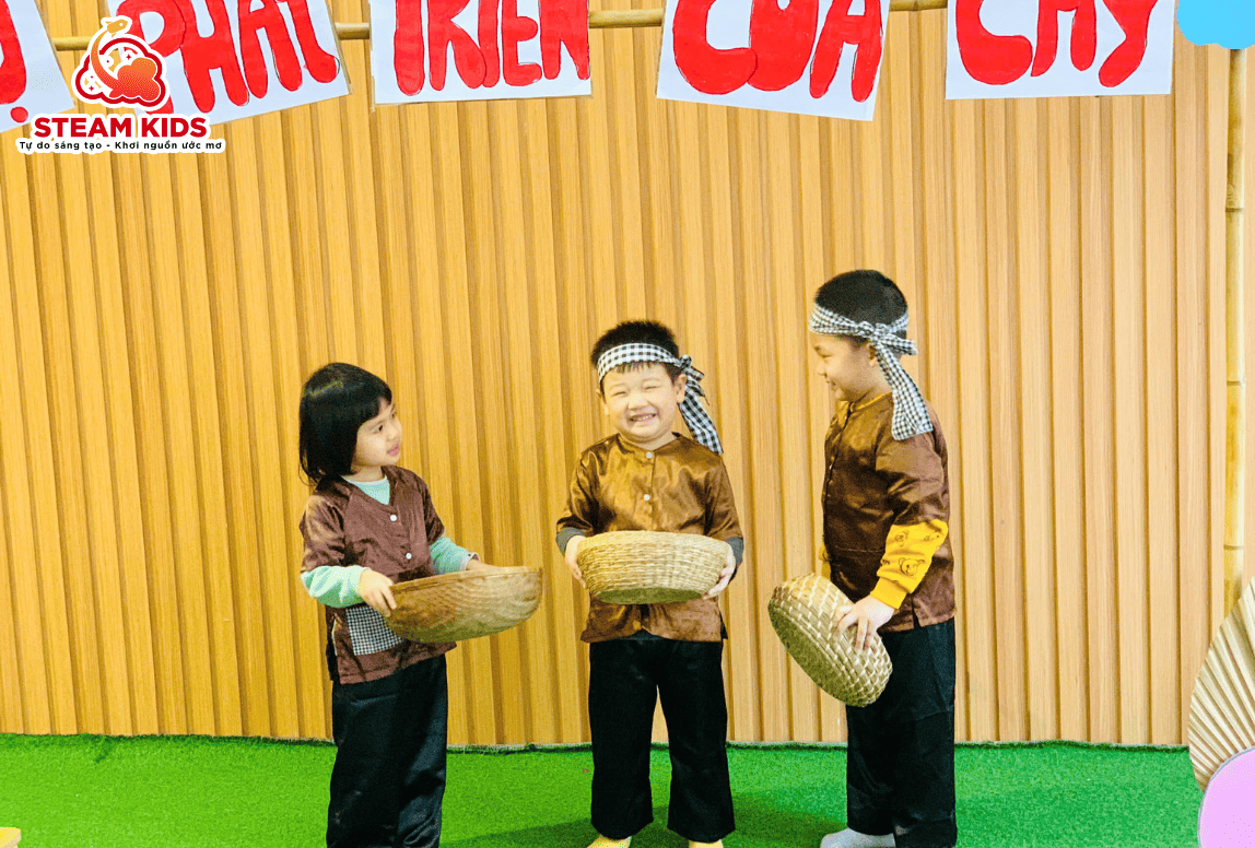 KHÁM PHÁ KHOA HỌC: “SỰ PHÁT TRIỂN CỦA CÂY” KHÁM PHÁ KHOA HỌC: “SỰ PHÁT TRIỂN CỦA CÂY” - Trường Mầm Non STEAM KIDS