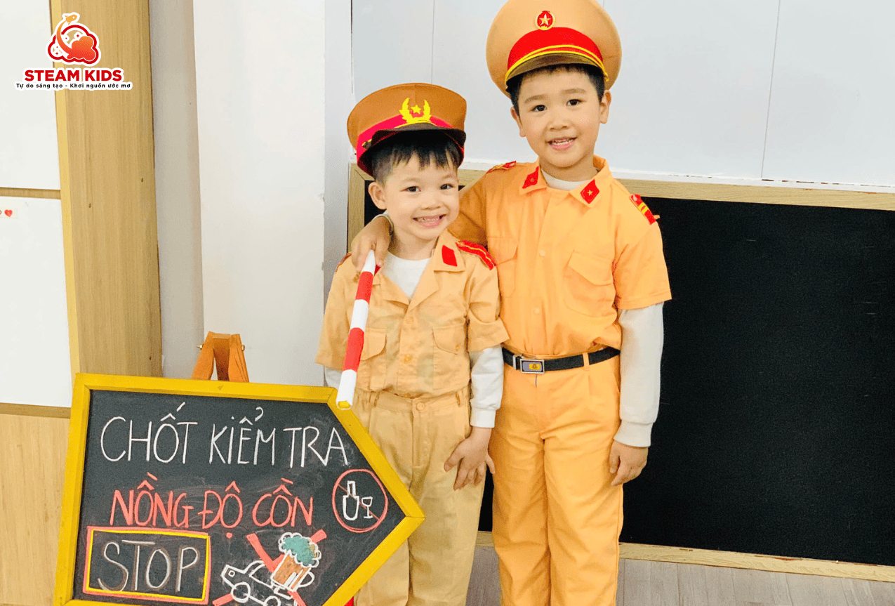 TIỂU PHẨM: TRẢI NGHIỆM AN TOÀN GIAO THÔNG - STEAM 5 - Trường Mầm Non STEAM KIDS