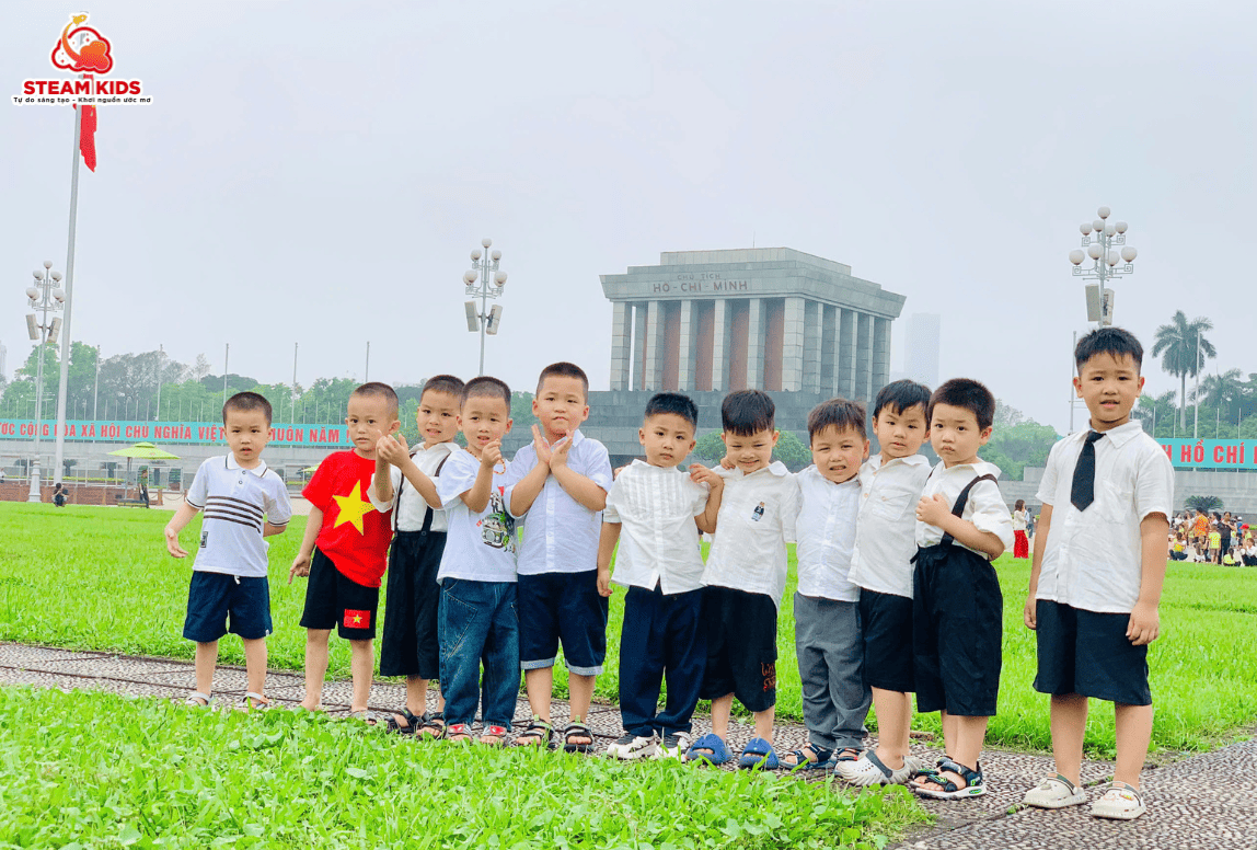 KỈ NIỆM THĂM LĂNG BÁC HỒ CHÀO ĐÓN ĐẠI LỄ 30/4 CÙNG EM BÉ STEAM KIDS KỈ NIỆM THĂM LĂNG BÁC HỒ CHÀO ĐÓN ĐẠI LỄ 30/4 CÙNG EM BÉ STEAM KIDS - Trường Mầm Non STEAM KIDS