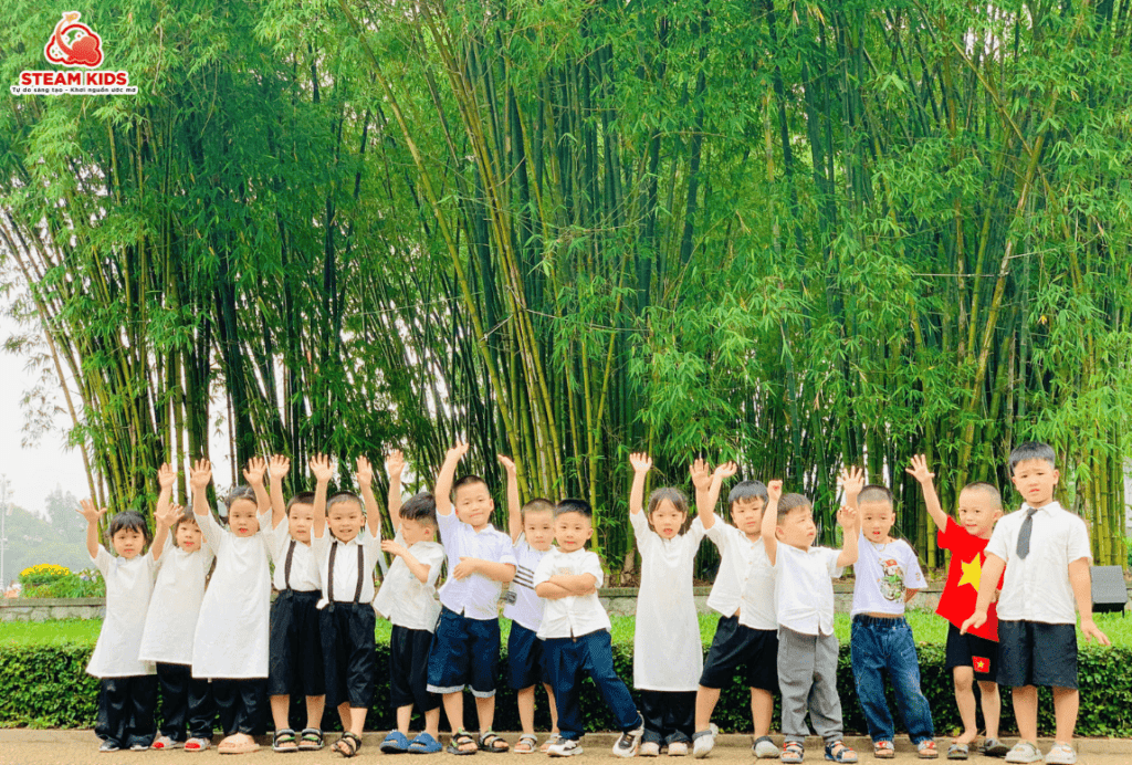 KỈ NIỆM THĂM LĂNG BÁC HỒ CHÀO ĐÓN ĐẠI LỄ 30/4 CÙNG EM BÉ STEAM KIDS KỈ NIỆM THĂM LĂNG BÁC HỒ CHÀO ĐÓN ĐẠI LỄ 30/4 CÙNG EM BÉ STEAM KIDS - Trường Mầm Non STEAM KIDS