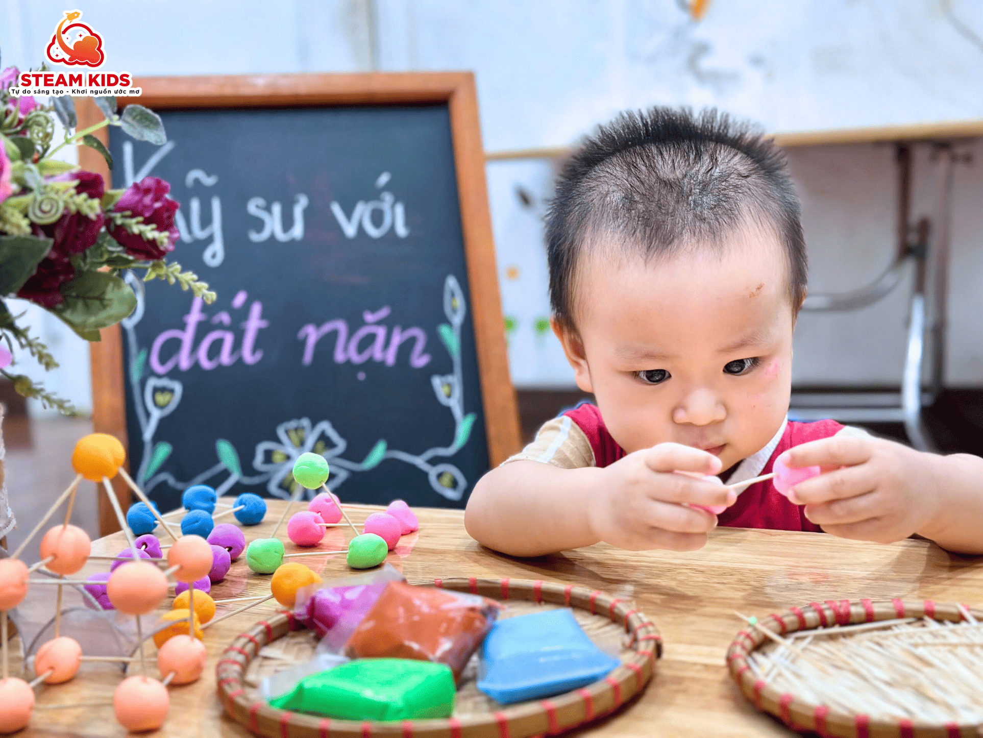 TIẾT HỌC STEAM KỸ SƯ VỚI ĐẤT NẶN – BÉ HÓA “KỸ SƯ NHÍ” TÀI BA! TIẾT HỌC STEAM KỸ SƯ VỚI ĐẤT NẶN – BÉ HÓA “KỸ SƯ NHÍ” TÀI BA! - Trường Mầm Non STEAM KIDS