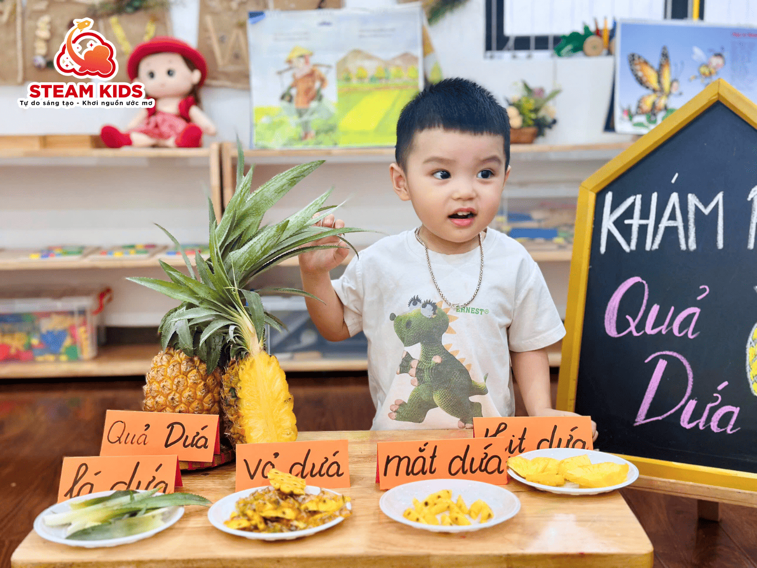 KHÁM PHÁ QUẢ DỨA – HỌC MÀ VUI, VUI MÀ HỌC KHÁM PHÁ QUẢ DỨA – HỌC MÀ VUI, VUI MÀ HỌC - Trường Mầm Non STEAM KIDS