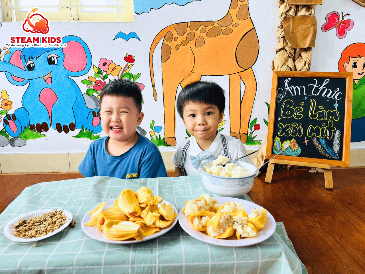 ẨM THỰC CỦA BÉ – KHÉO TAY LÀM MÓN XÔI MÍT NGON ƠI LÀ NGON ẨM THỰC CỦA BÉ – KHÉO TAY LÀM MÓN XÔI MÍT NGON ƠI LÀ NGON - Trường Mầm Non STEAM KIDS