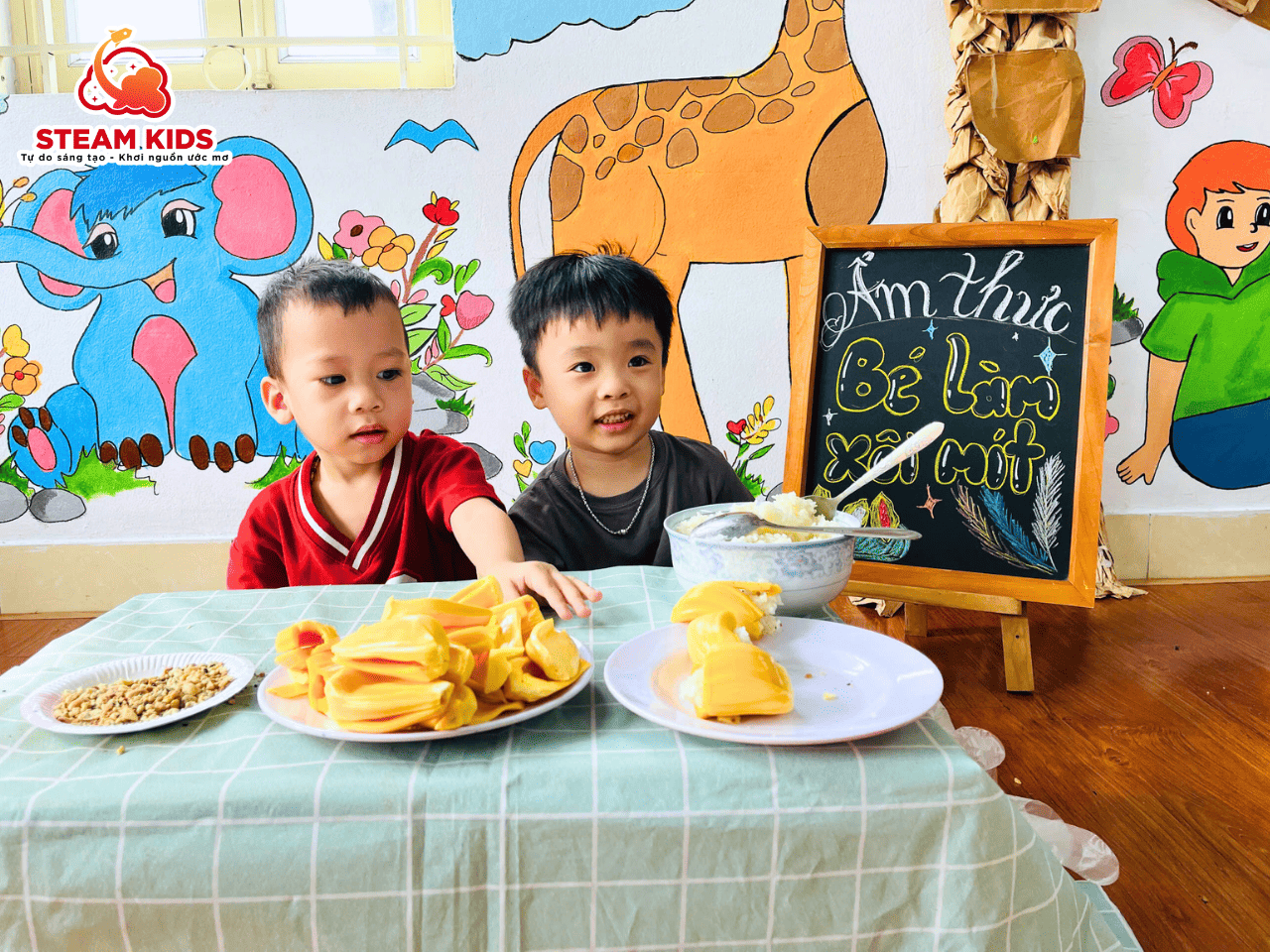 ẨM THỰC CỦA BÉ – KHÉO TAY LÀM MÓN XÔI MÍT NGON ƠI LÀ NGON ẨM THỰC CỦA BÉ – KHÉO TAY LÀM MÓN XÔI MÍT NGON ƠI LÀ NGON - Trường Mầm Non STEAM KIDS